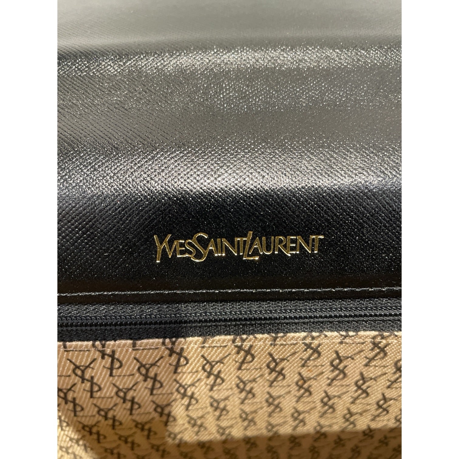 YVES SAINT LAURENT/Clutch Bag/Leather/BLK/Envelope Clutch Bag view 4