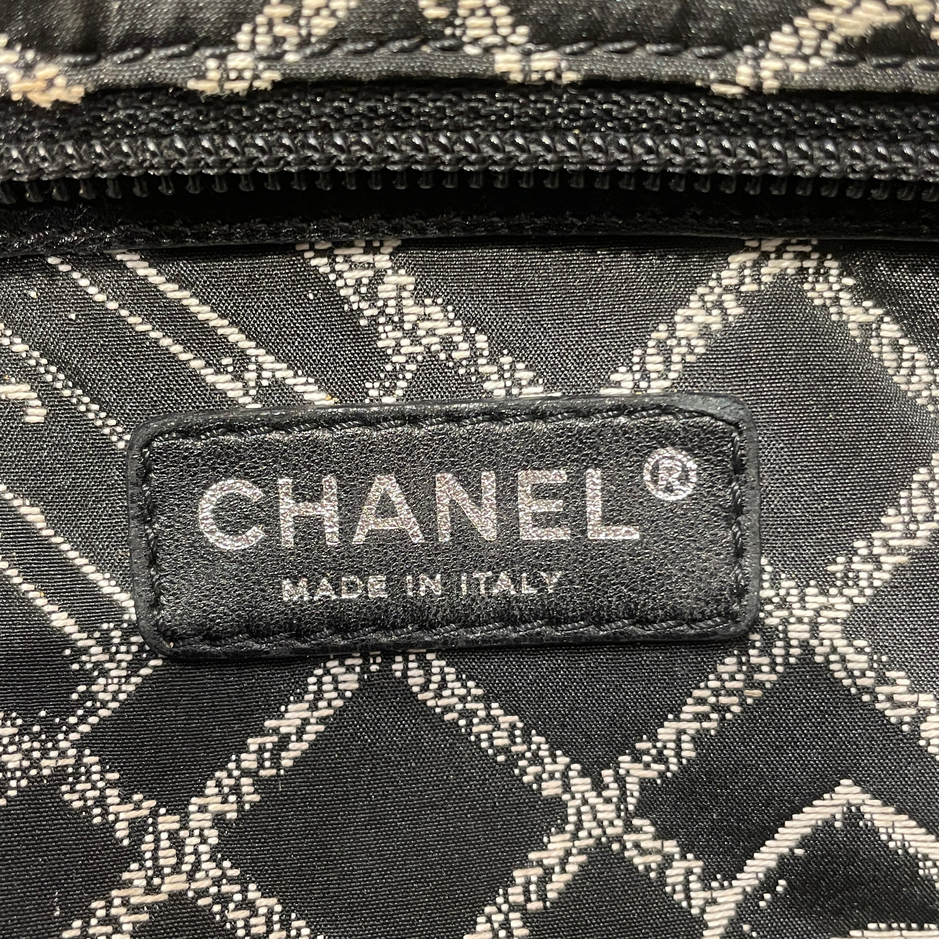 CHANEL/Bag/Leather/WHT/31 RUE CAMBON TOTE view 3