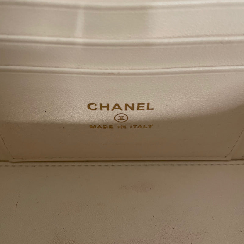 CHANEL/Cross Body Bag/Leather/WHT/VANITY BOX GOLD HRDWR WHITE