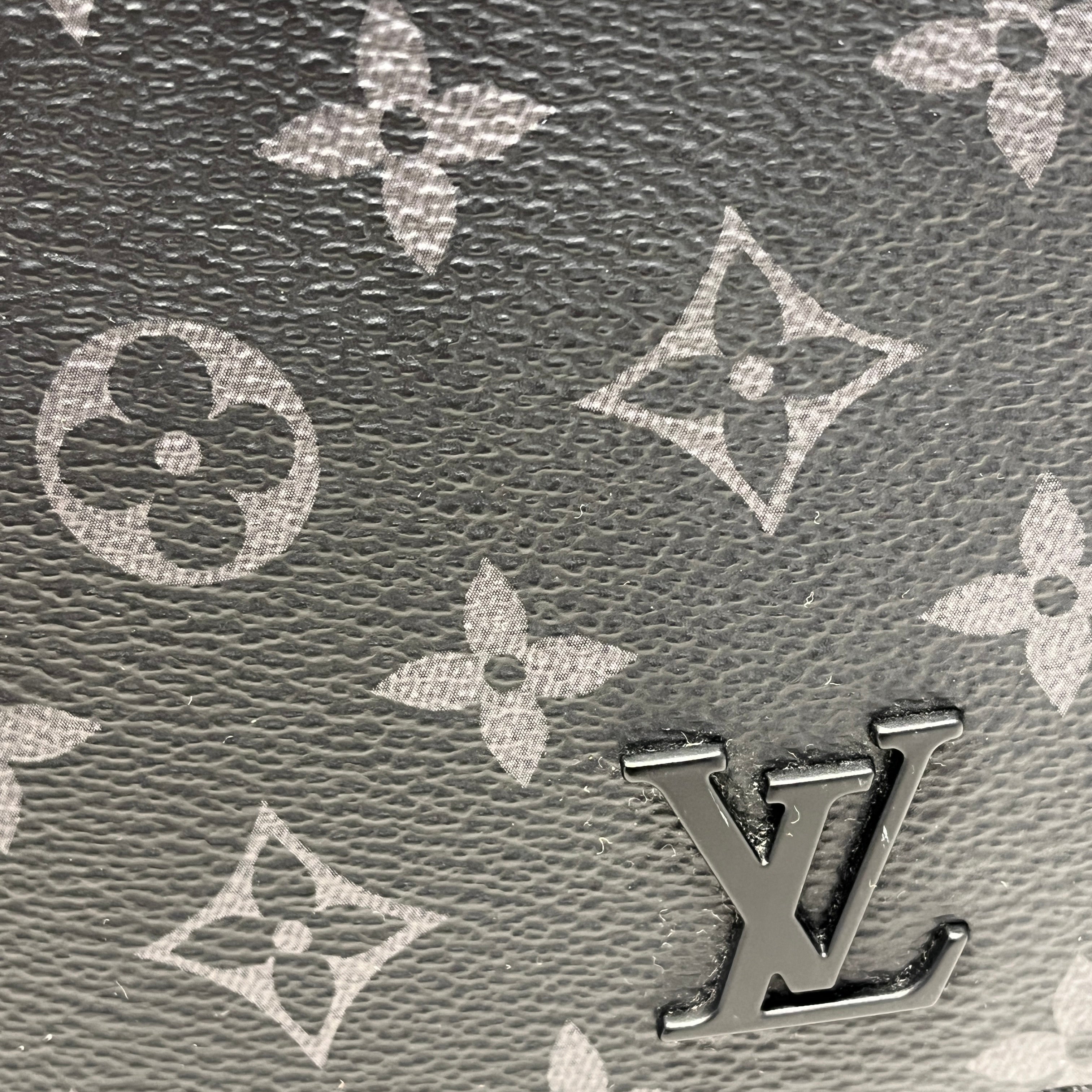 LOUIS VUITTON/Cross Body Bag/Monogram/Leather/BLK/District PM Eclipse Messenger view 6