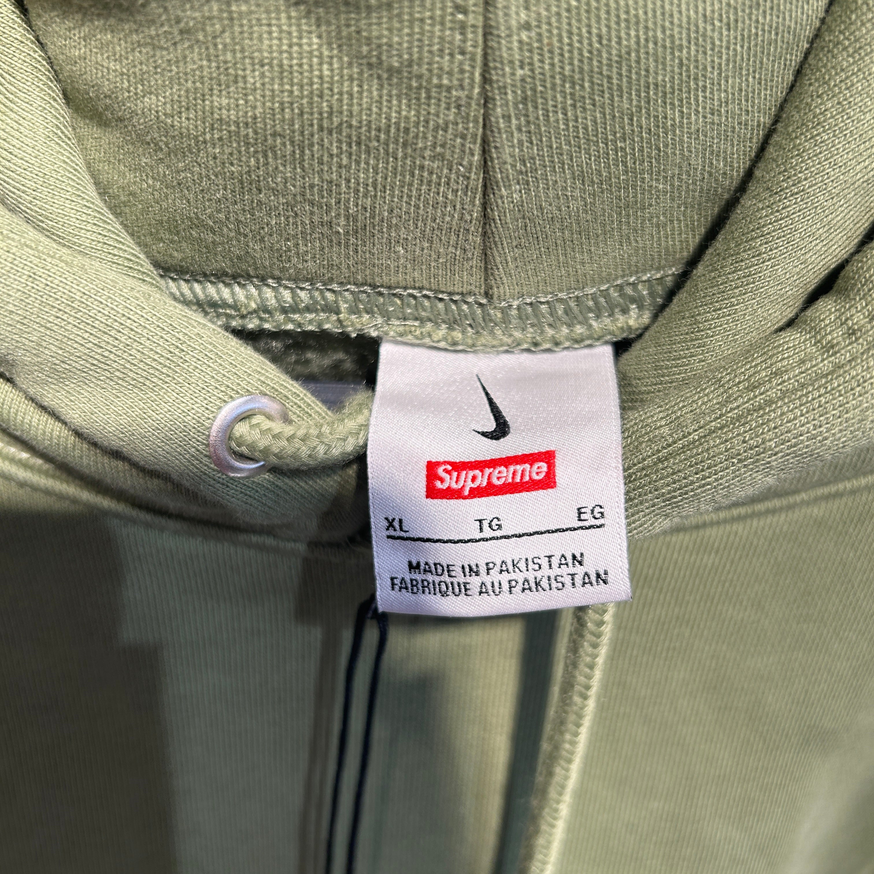 Supreme/NIKE/Hoodie/XL/Cotton/GRN/Sleeve Logo Nike collab view 3