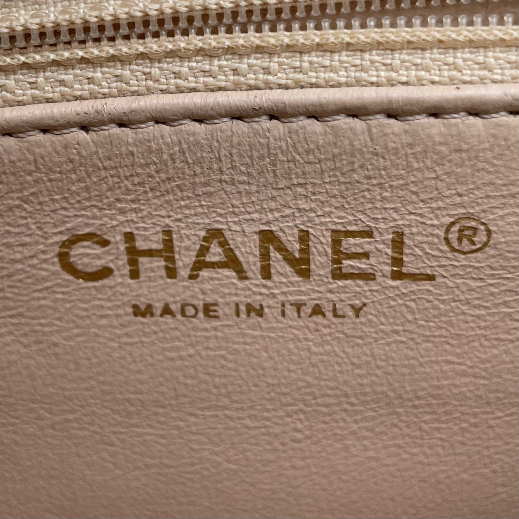 CHANEL/Cross Body Bag/Leather/WHT/24487729 CLASSIQUE CROSSBODY view 5
