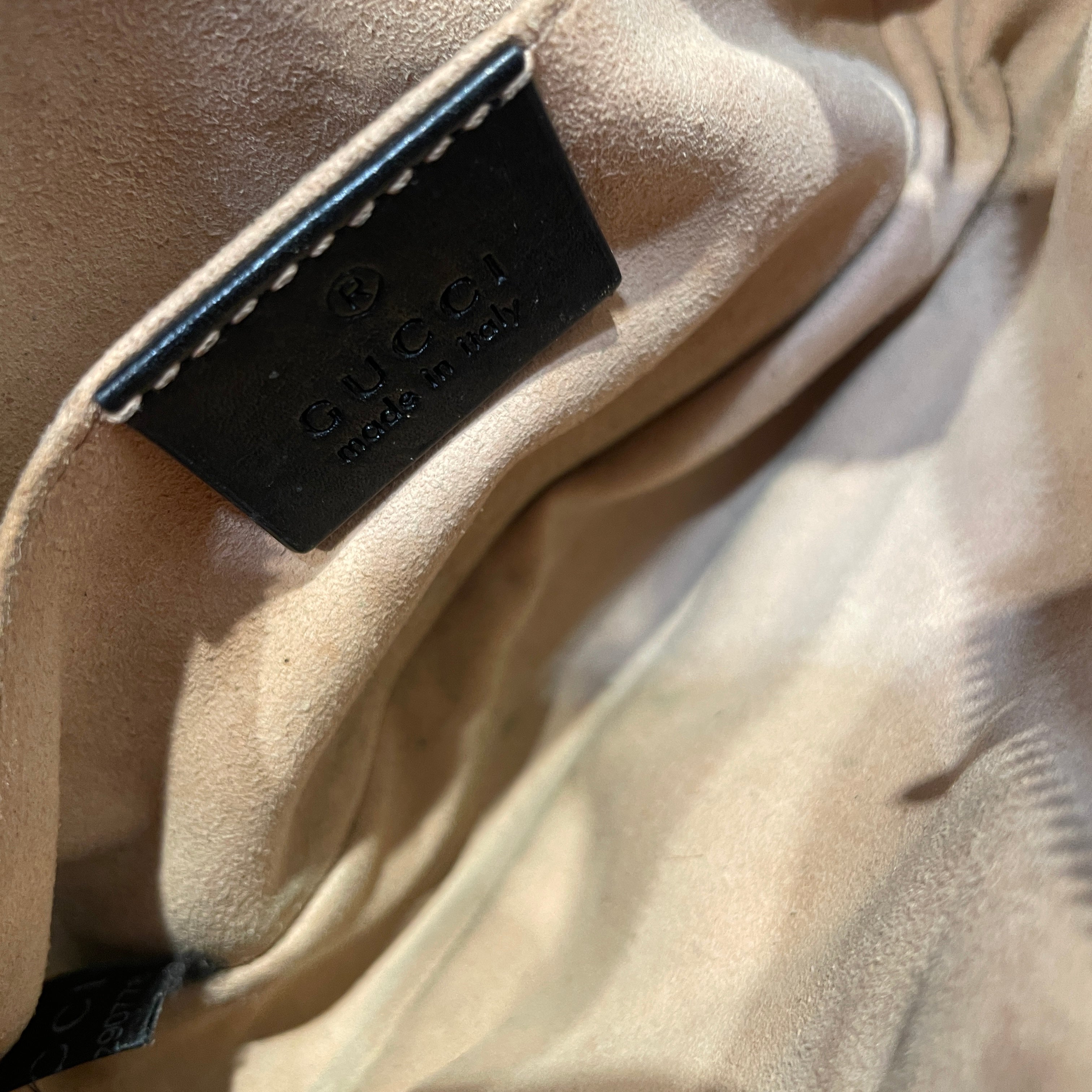 GUCCI/Bag/Leather/BLK/GG Marmont Matelasse Belt Bag view 6