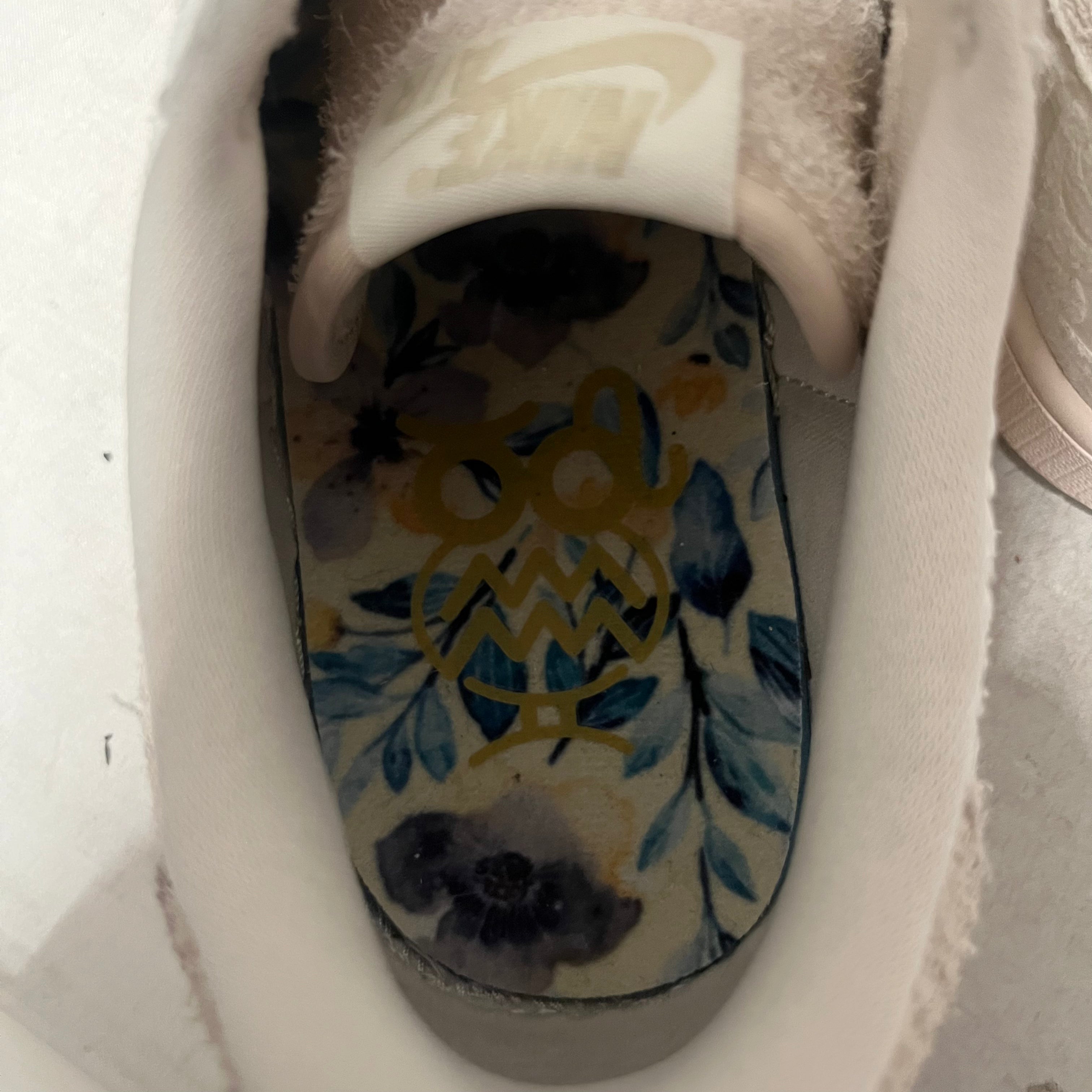 JORDAN BRAND/Low-Sneakers/US 10.5/Floral Pattern/Suede/WHT/1 LOW FZ0455200 view 4