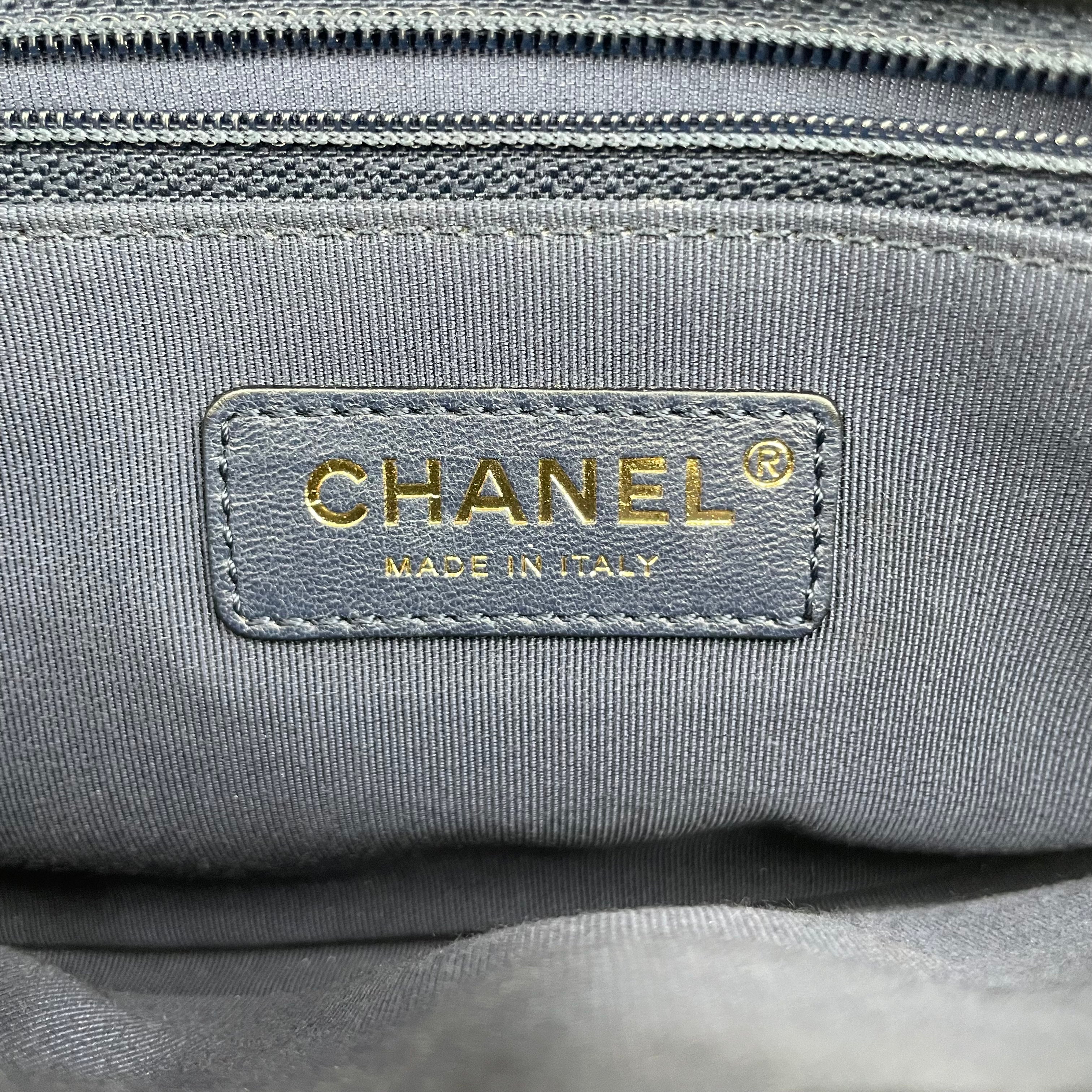 CHANEL/Cross Body Bag/M/Leather/NVY/26205240 view 5