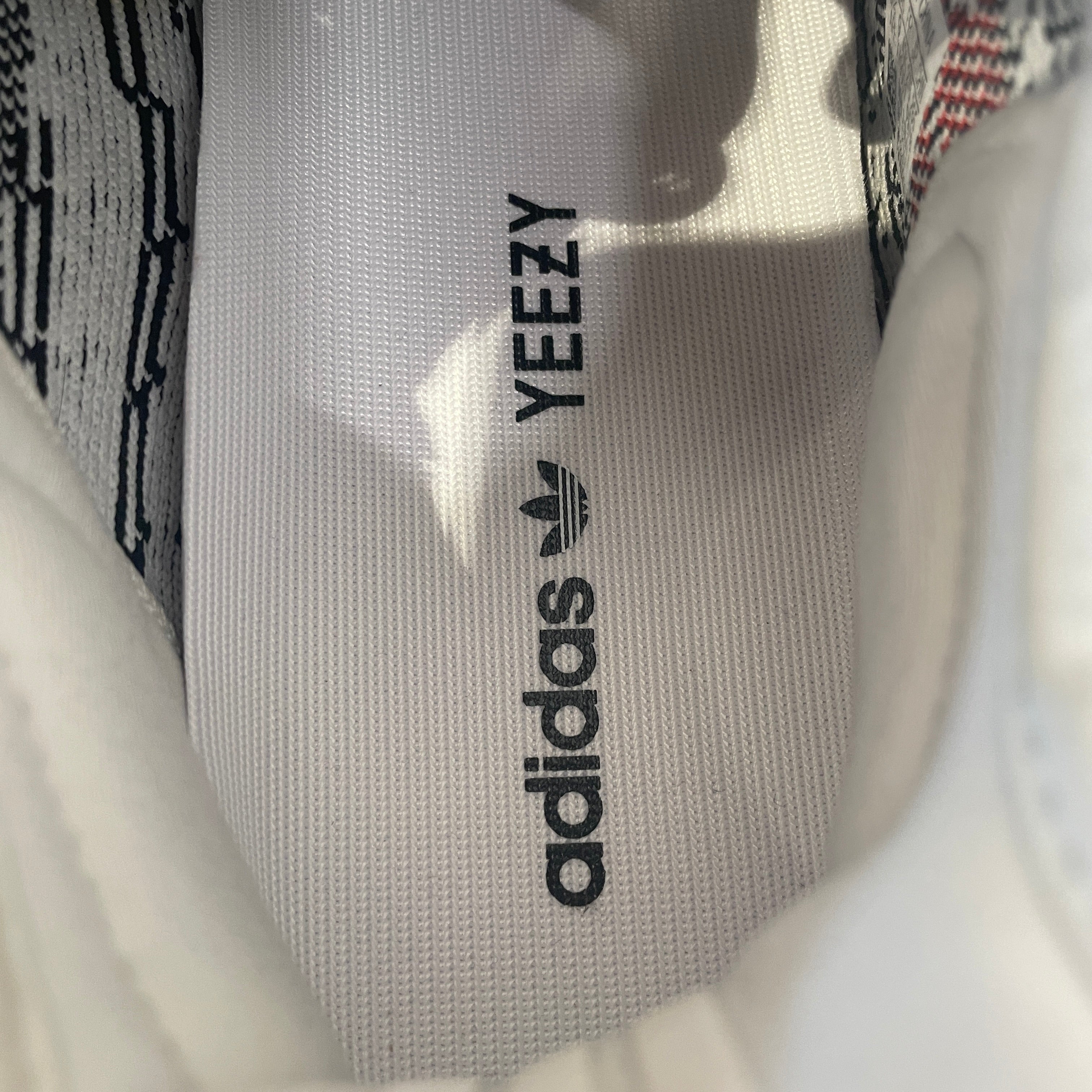 adidas/YEEZY/Low-Sneakers/US 9.5/Animal Pattern/MLT/Yeezy 350 V2 Zebra view 3