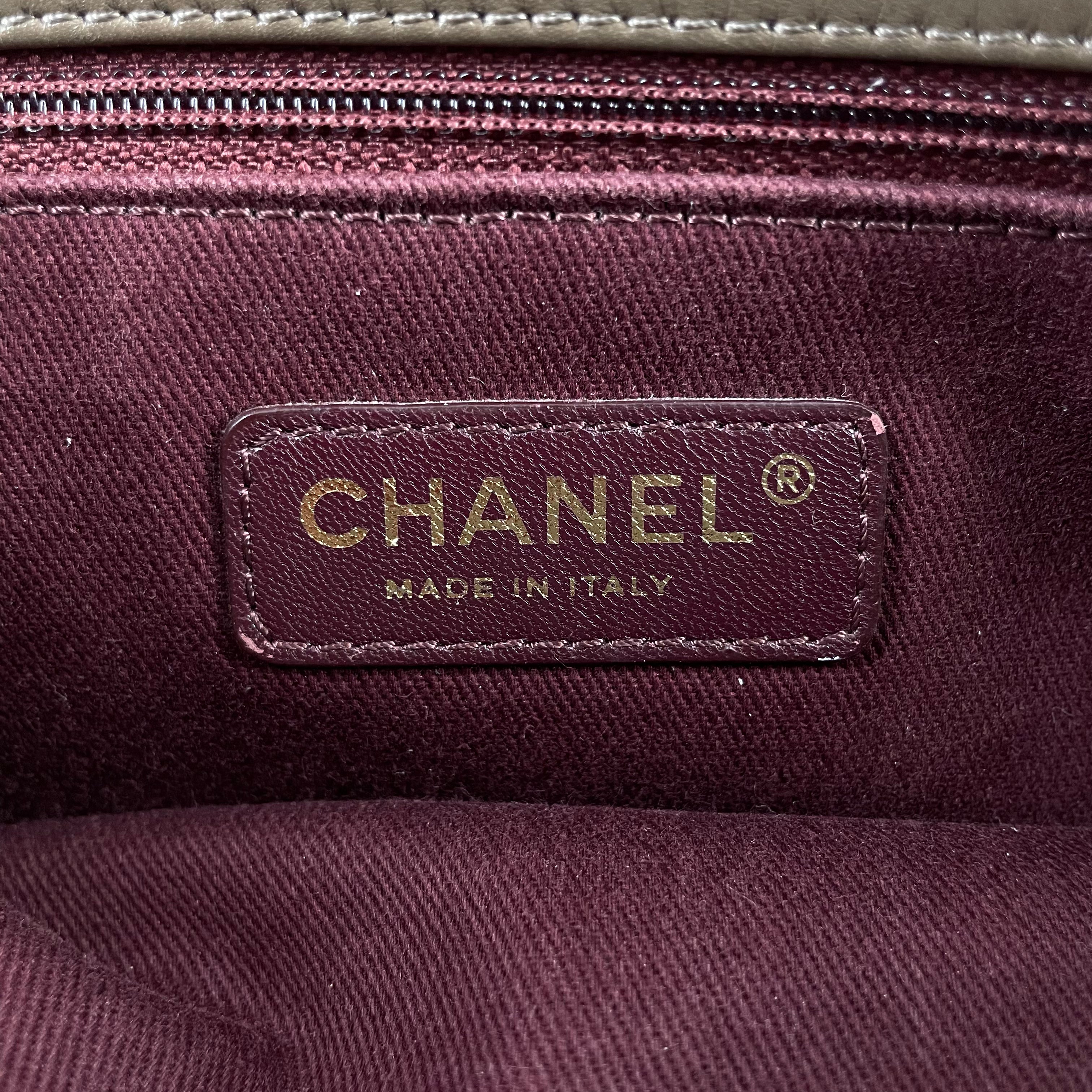 CHANEL/Cross Body Bag/Leather/KHK/18437059 KHAKI/KHAKI FLAP BAG view 3