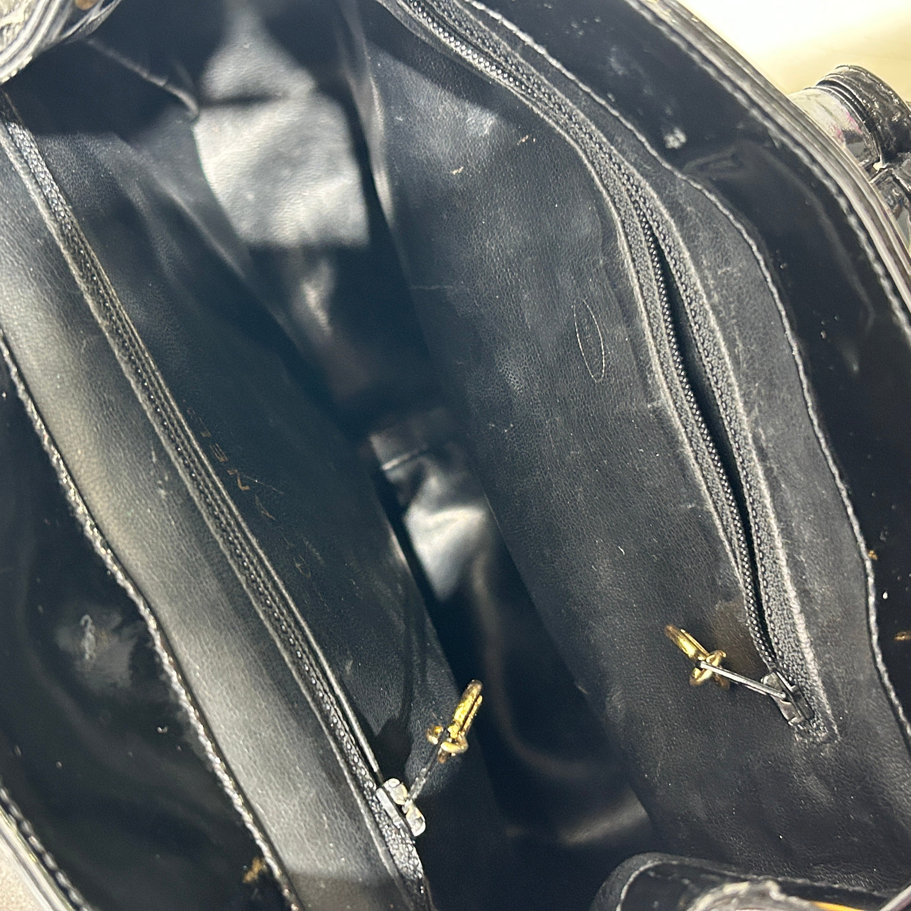 CHANEL/Backpack/Leather/BLK/PATENT LEATHER CC view 3