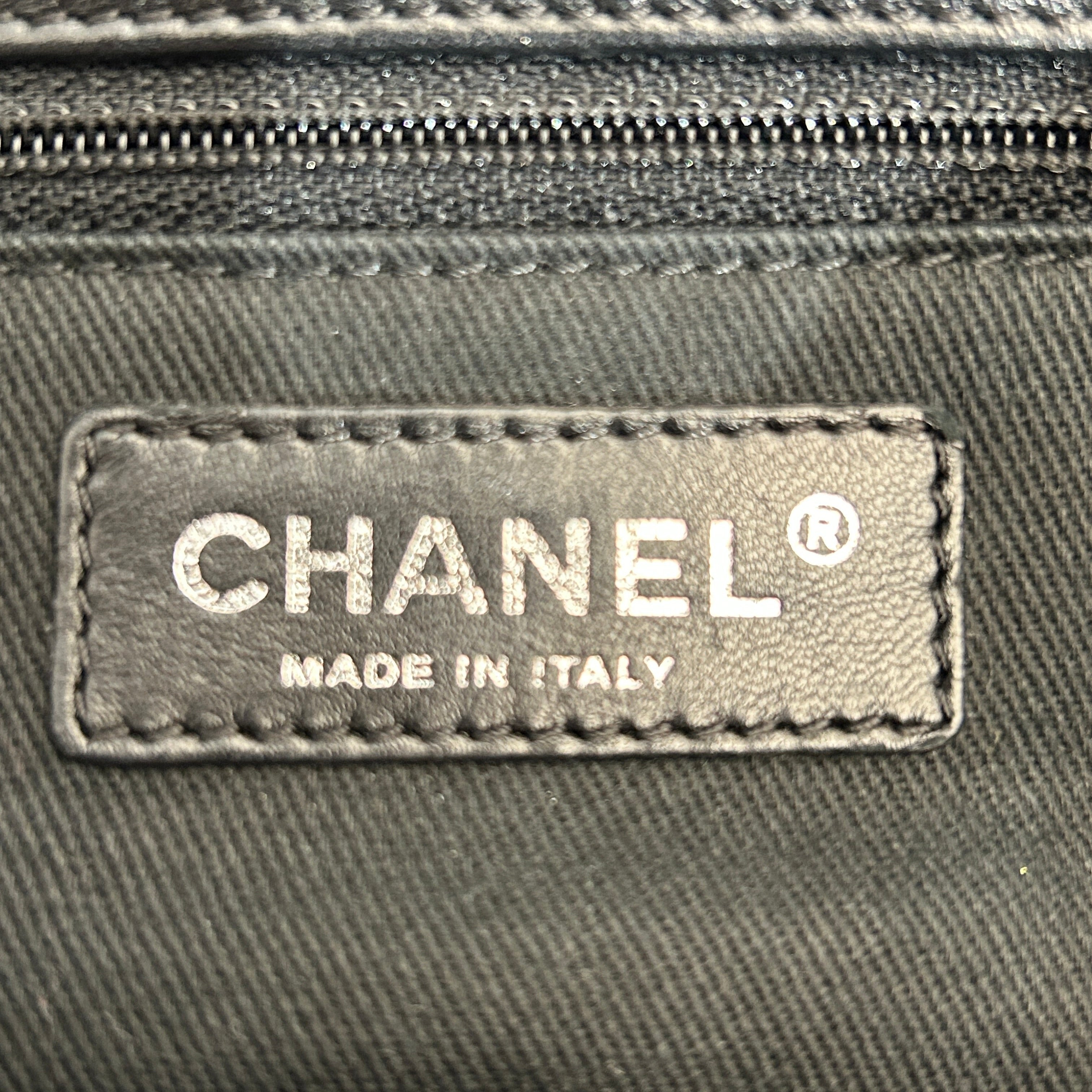 CHANEL/Bag/Leather/BLK/Expandable Flap view 5
