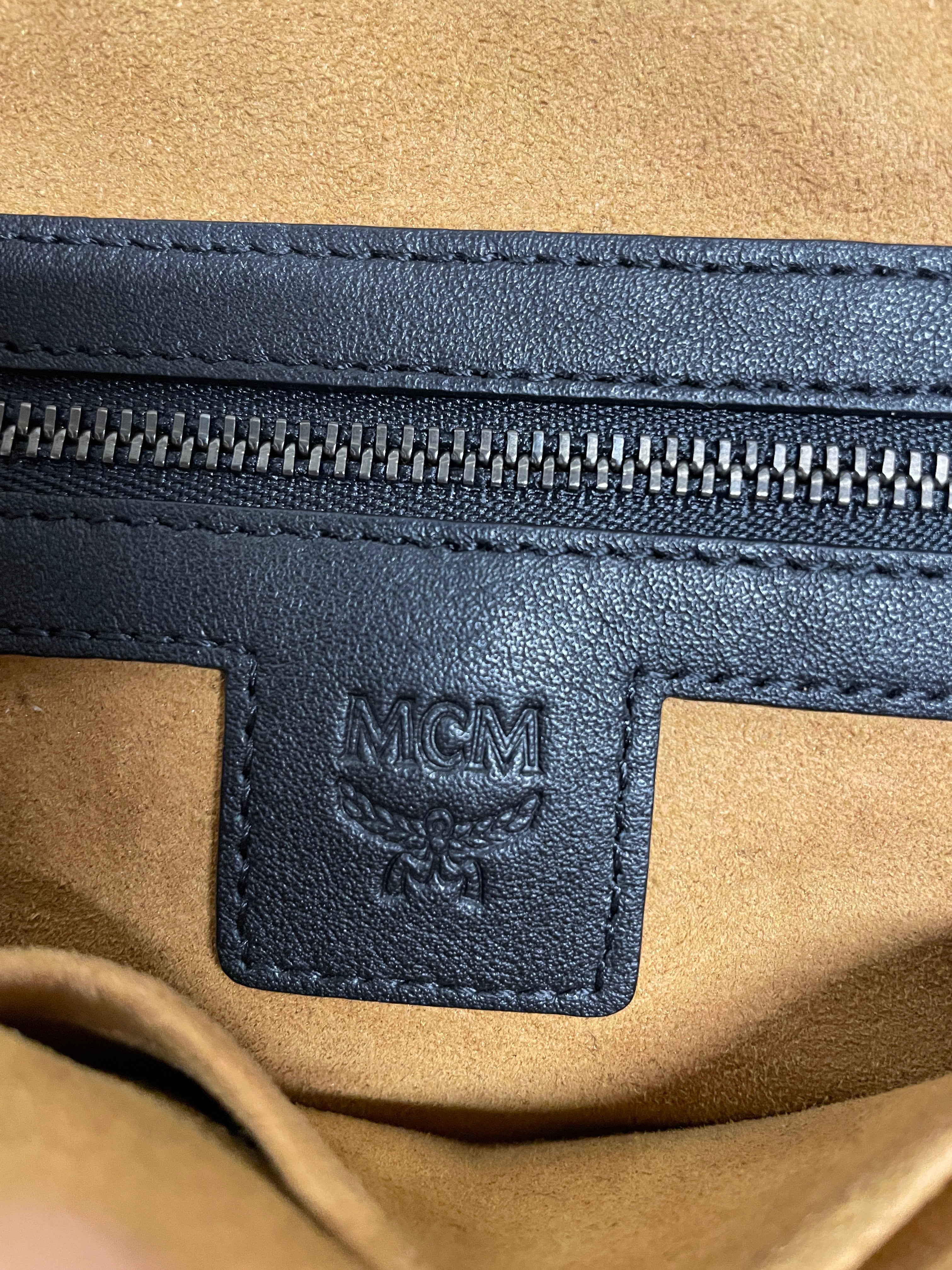 MCM/Cross Body Bag/Leather/BLK/EMBOSSED ALL OVER LOGO view 3