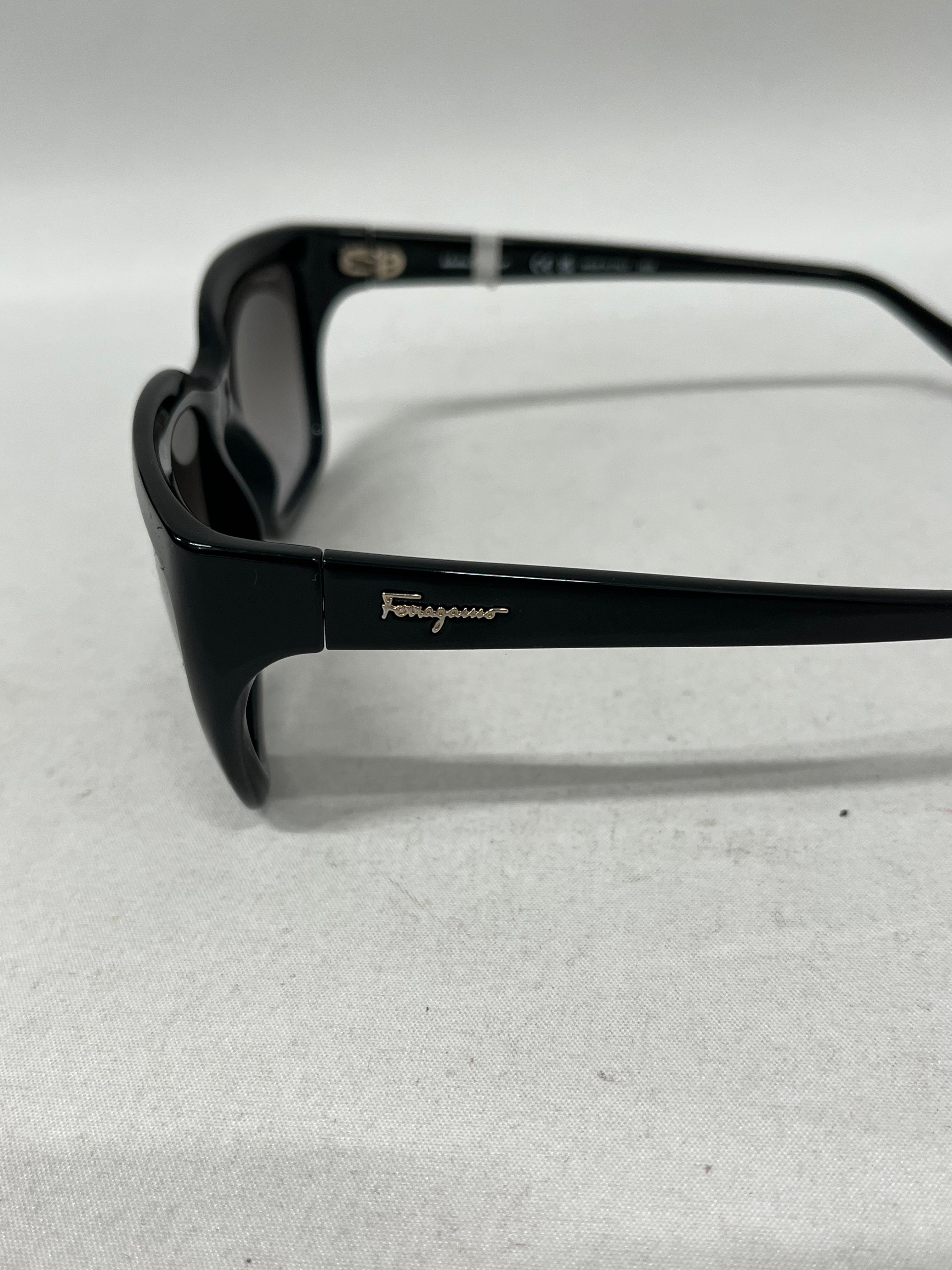 Salvatore Ferragamo/Sunglasses/Plastic/BLK/SILVER SIDE LOGO, BLACK FRAME view 4