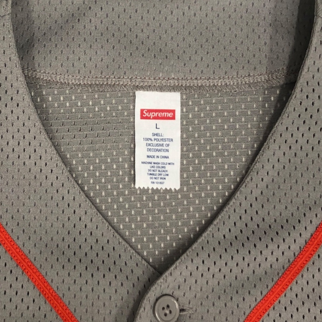 Supreme/T-Shirt/L/Nylon/GRY/OLD ENGLISH JERSEY view 3