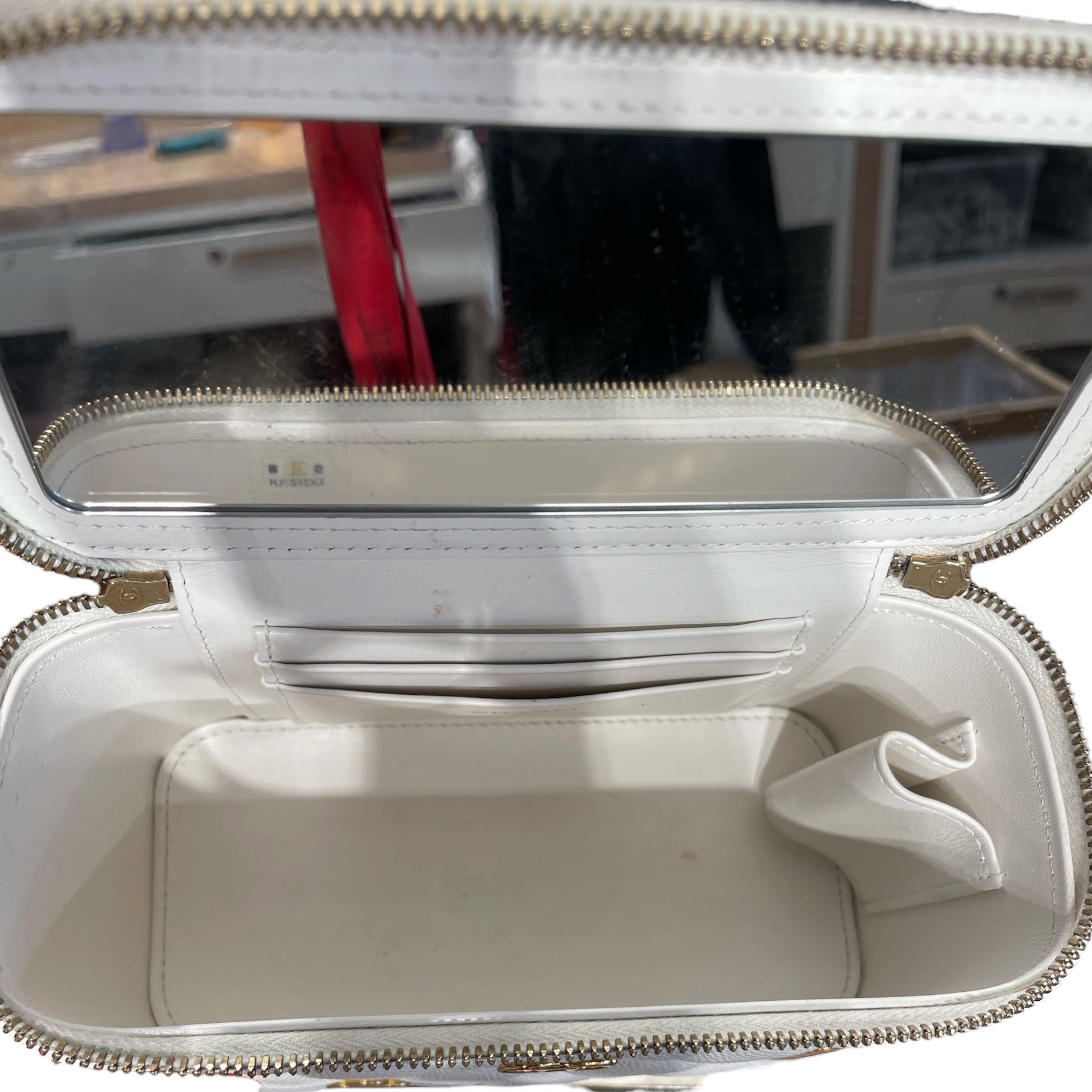 CHANEL/Cross Body Bag/Graphic/Leather/WHT/CASINO VANITY CAVIAR view 4