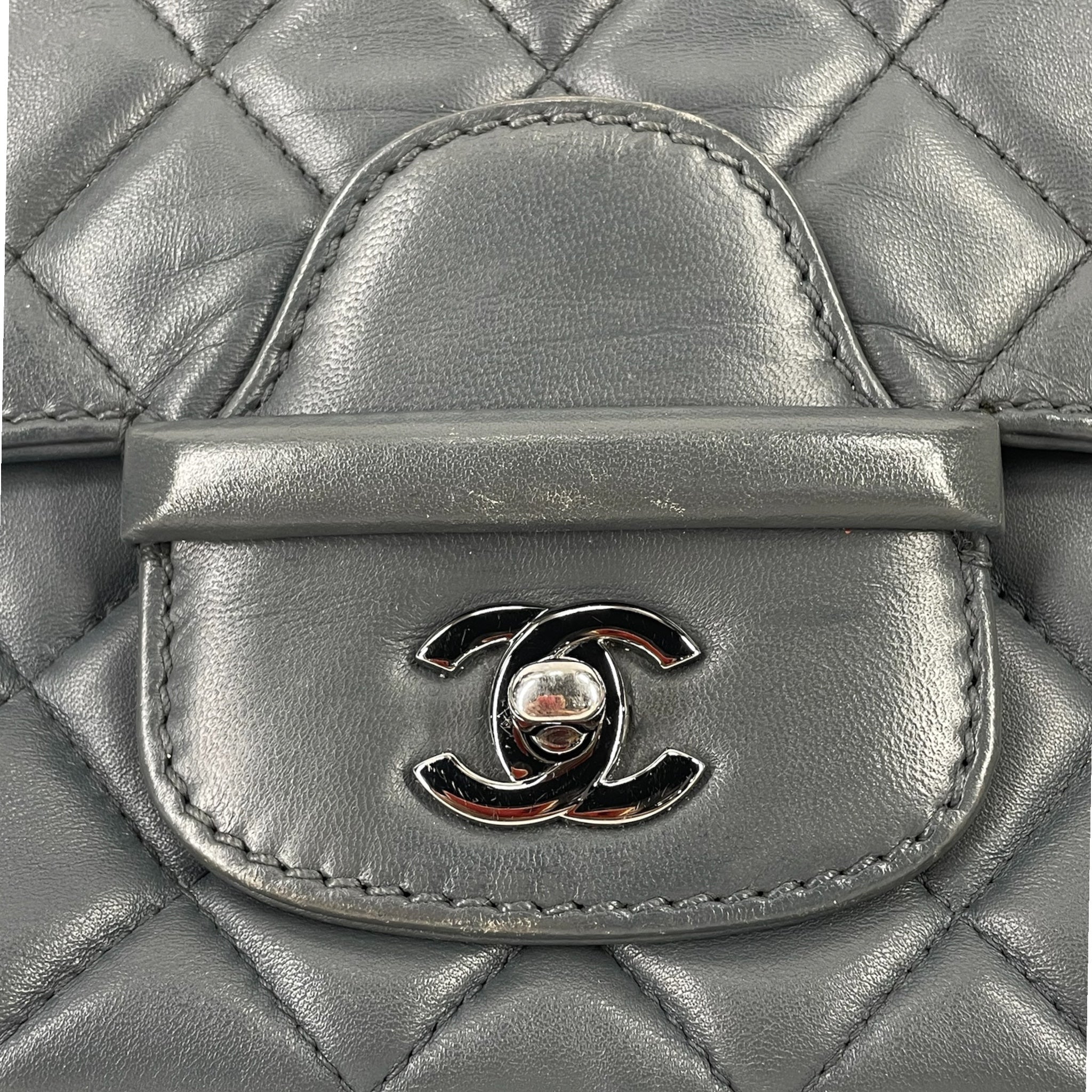 CHANEL/Cross Body Bag/Leather/GRY/19896880 GRY LOOP FLAP BAG view 4