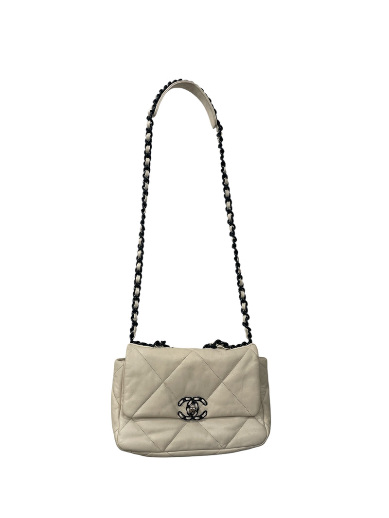 CHANEL/Cross Body Bag/Leather/WHT/CHANEL 19