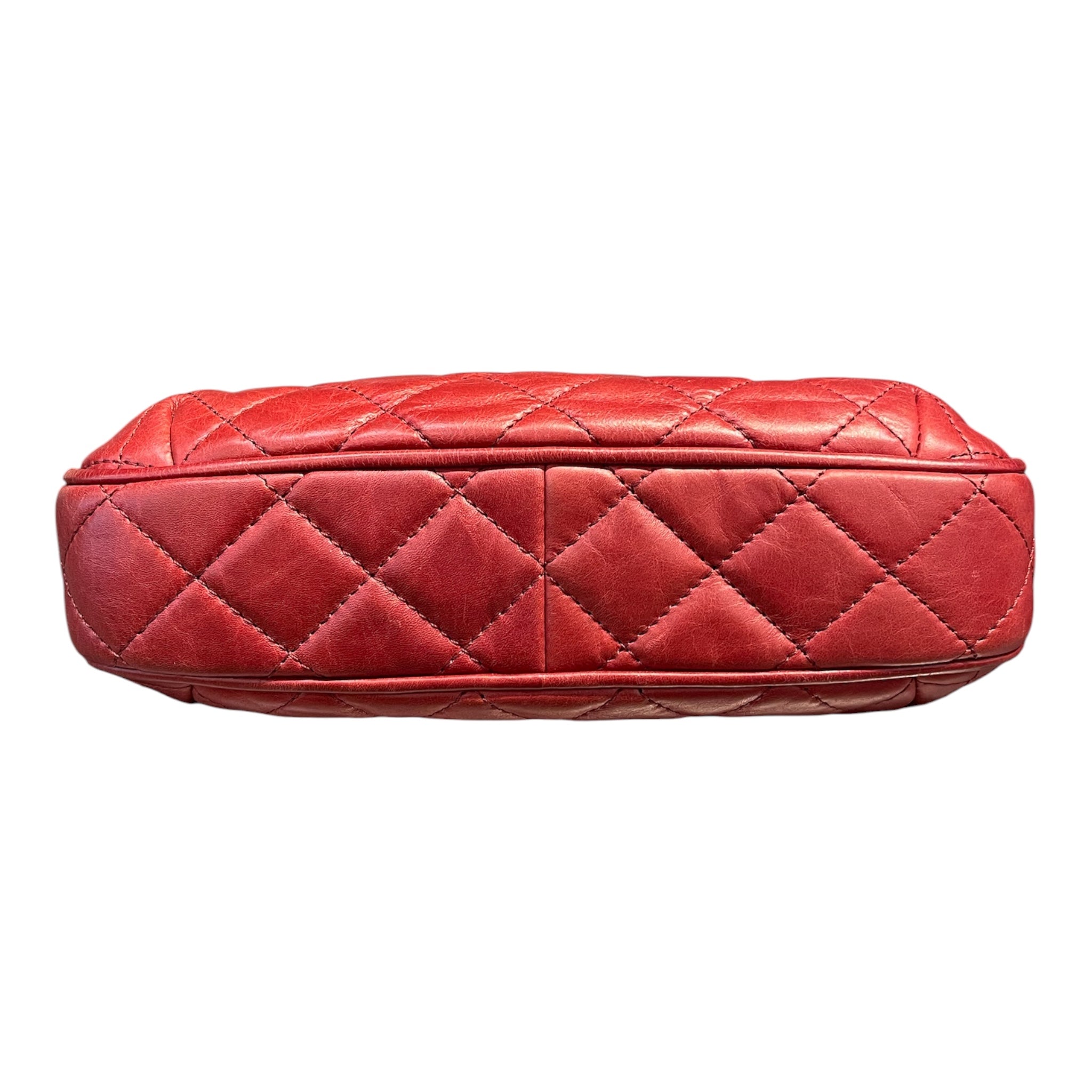 CHANEL/Cross Body Bag/Leather/RED/21655257 SCALLOP FLAP QUILTED view 3