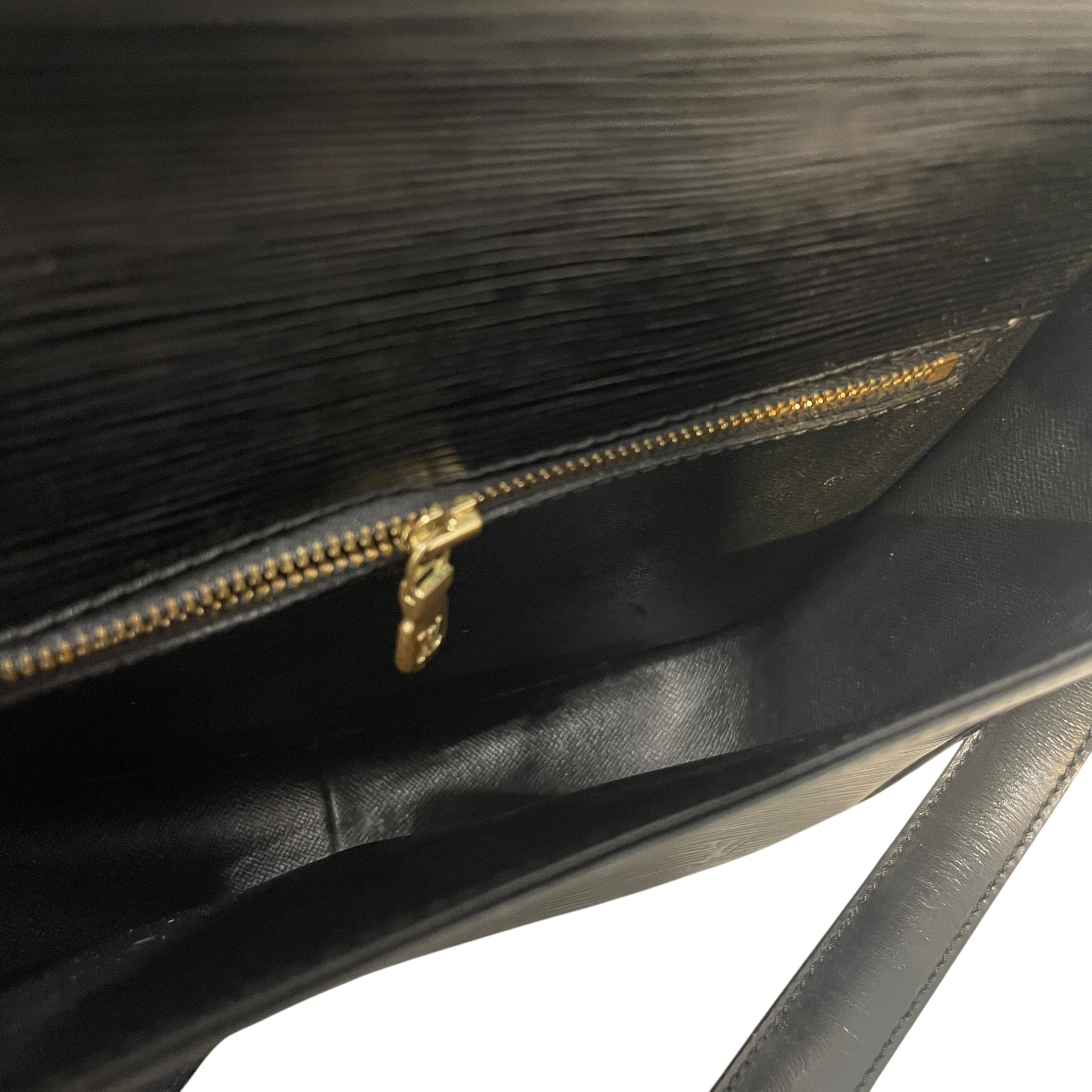 LOUIS VUITTON/Cross Body Bag/Leather/BLK/Epi Saint Cloud view 5