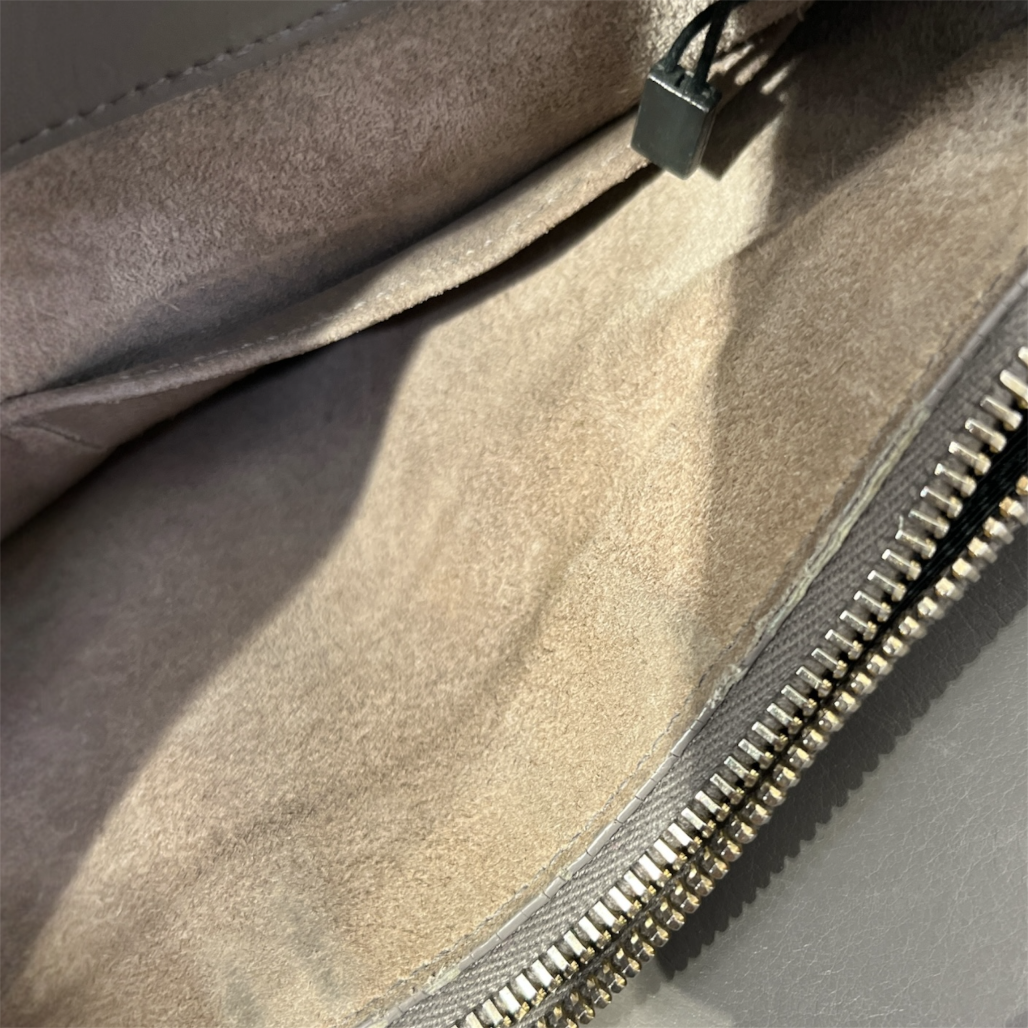 YVES SAINT LAURENT/Hand Bag/Leather/GRY/De Jour in Supple view 6
