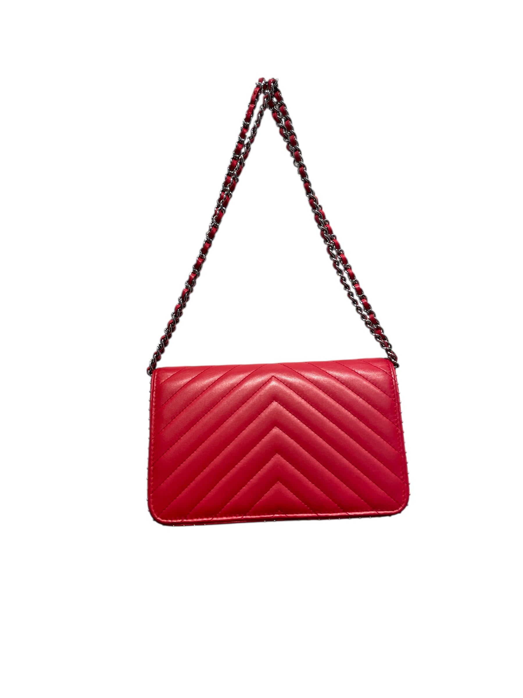 CHANEL/Cross Body Bag/Leather/RED/Red Chanel Chevron view 2