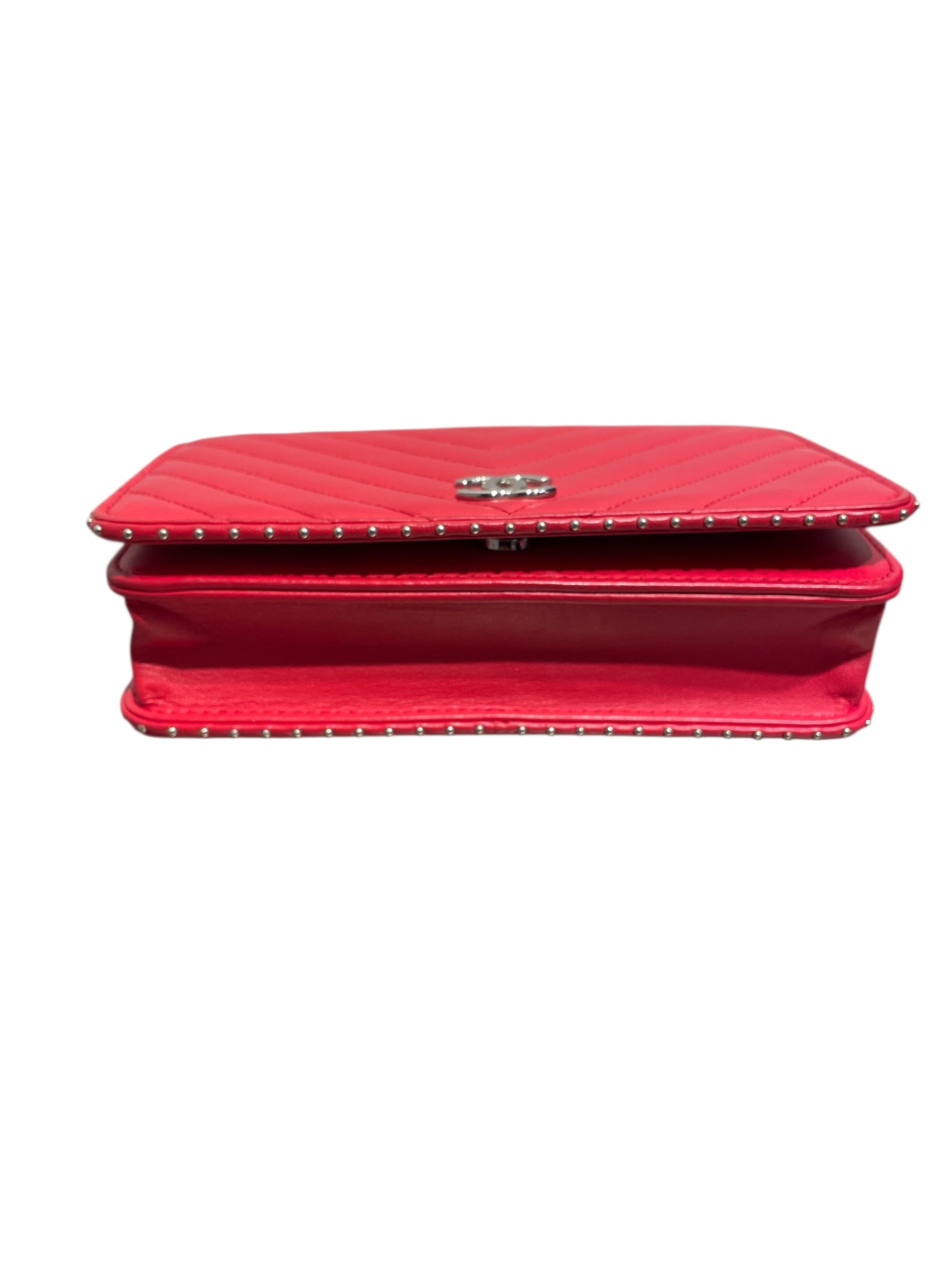 CHANEL/Cross Body Bag/Leather/RED/Red Chanel Chevron view 3