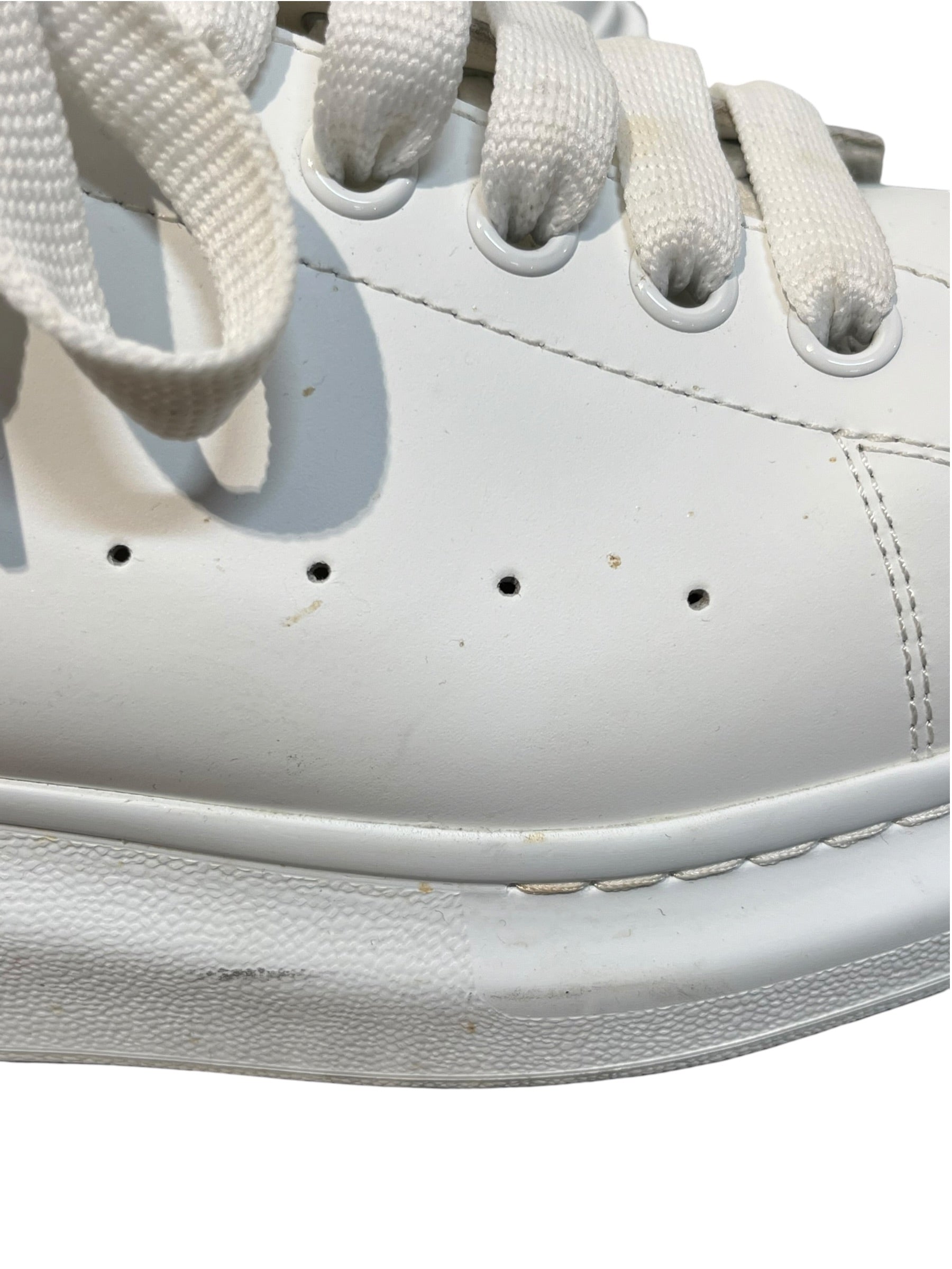 Alexander McQueen/Low-Sneakers/US 10.5/Leather/WHT/larry sneakers white and gold view 6