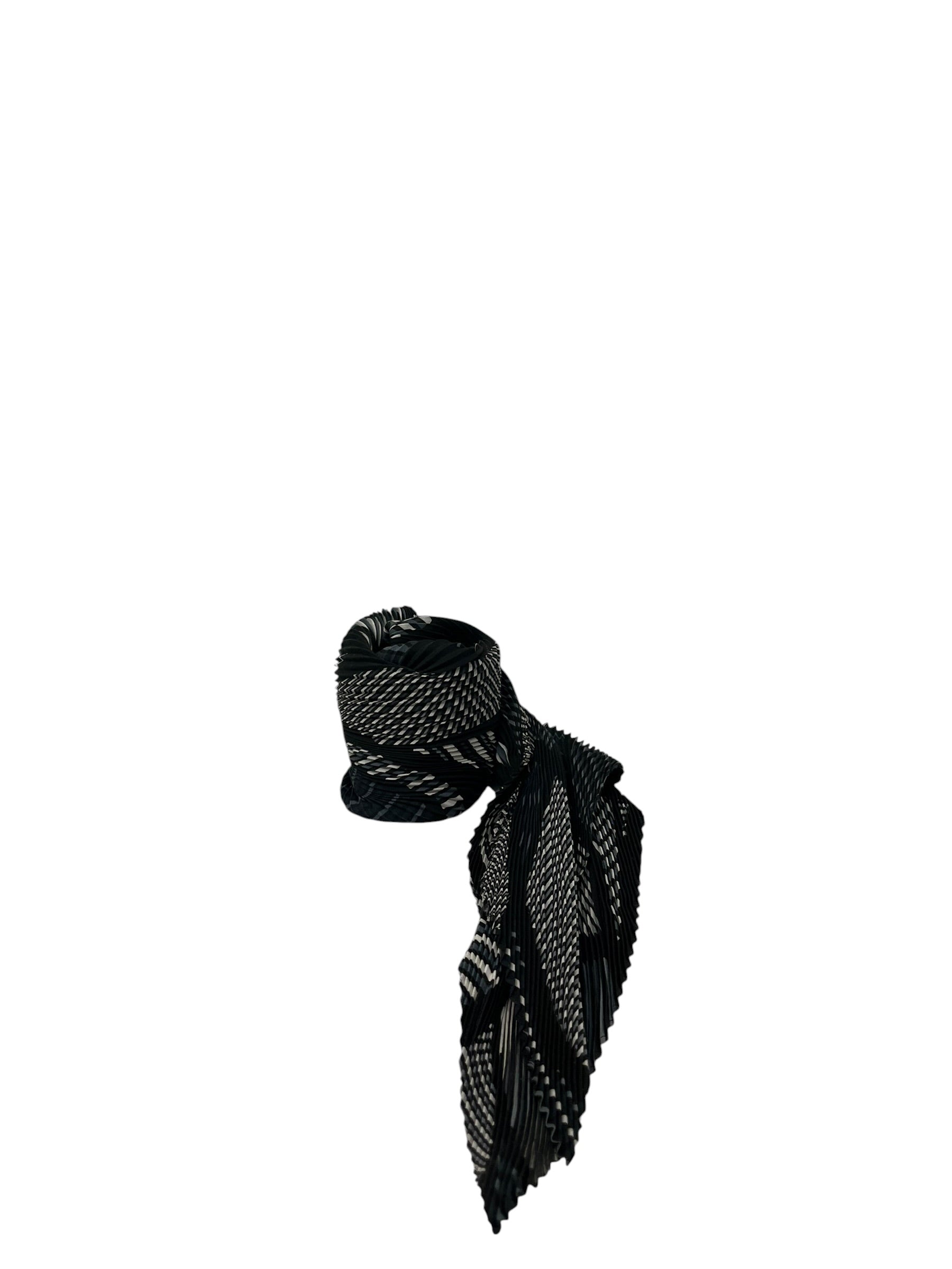 ISSEY MIYAKE/Scarf/All Over Print/Polyester/BLK/L's/PLEATED GEOMETRIC PATTERN view 1