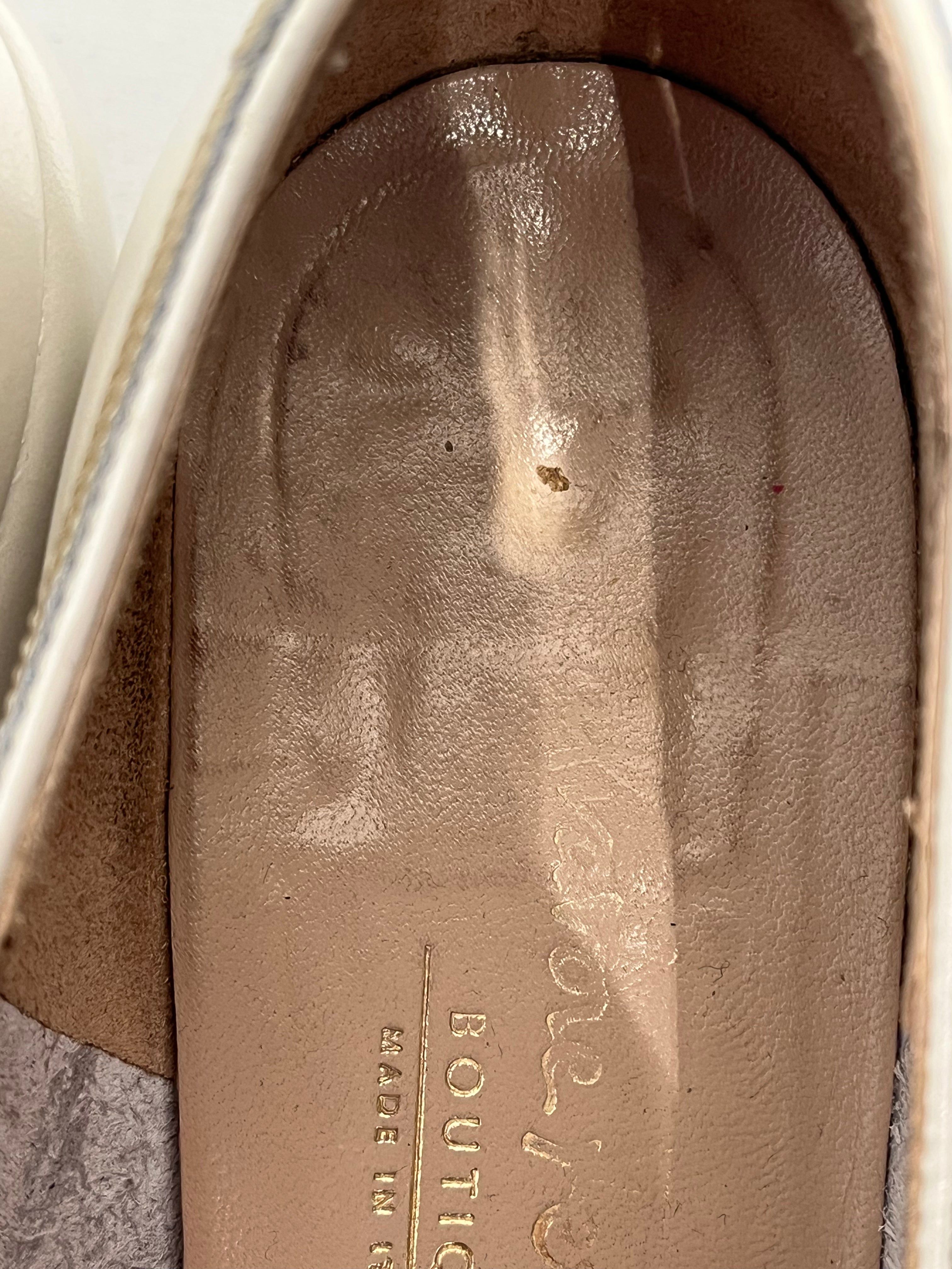 Salvatore Ferragamo/Flat Shoes/US 8.5/Leather/WHT/GOLD CHAIN view 3