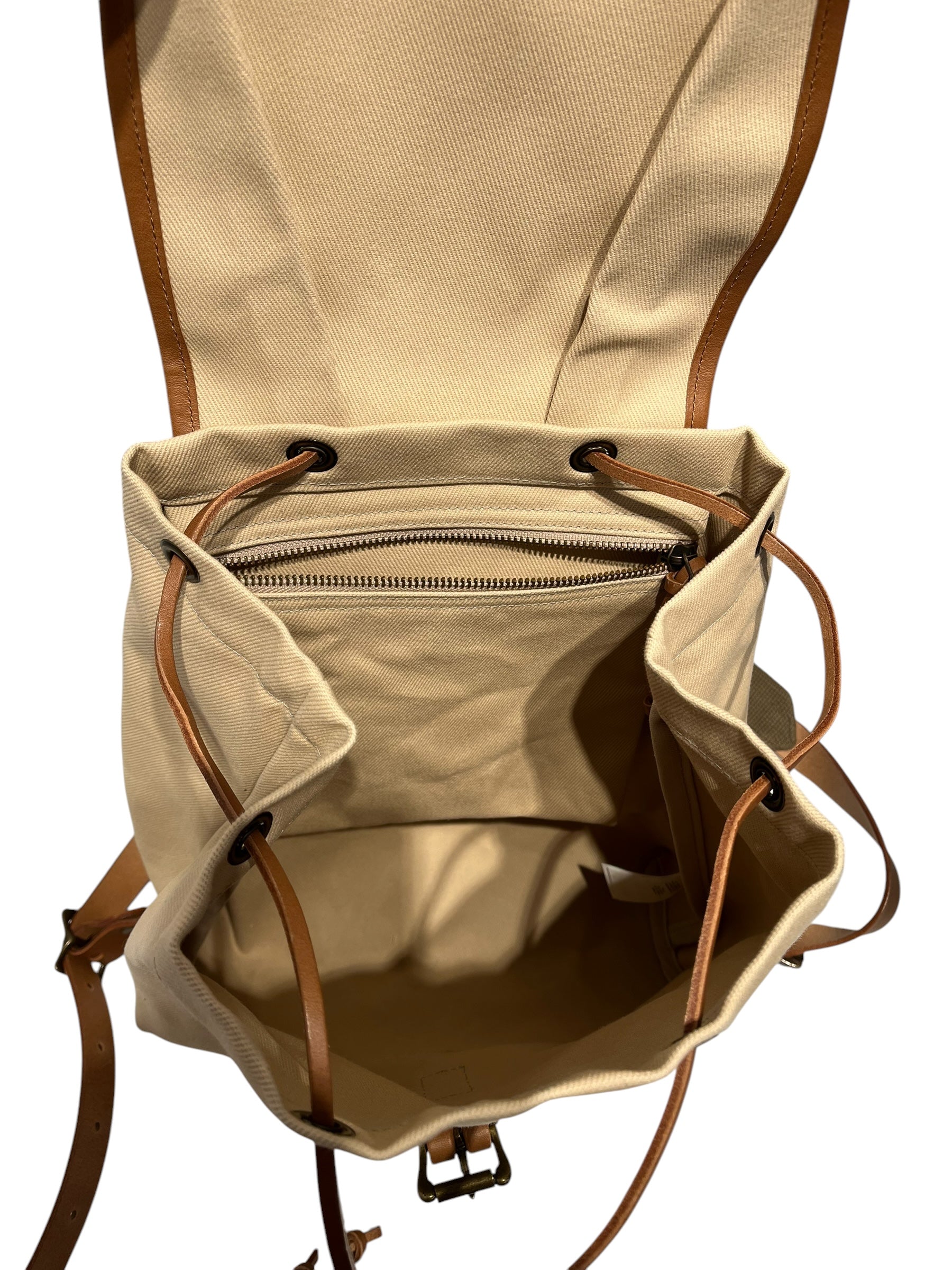 FILSON/Backpack/BEG/leather strap view 3