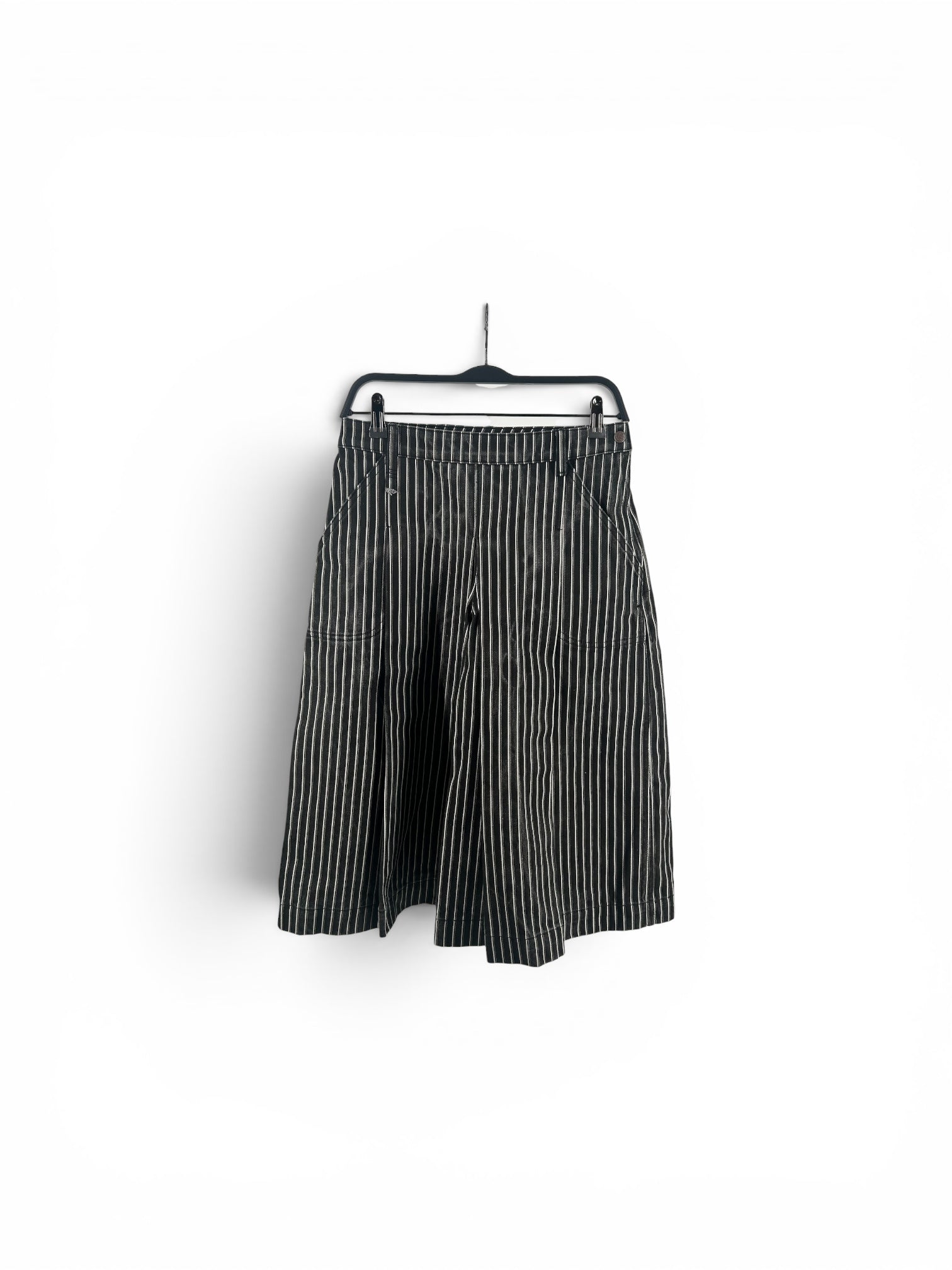 R13/Shorts/25/Stripe/Cotton/BLK/pleated shors view 1
