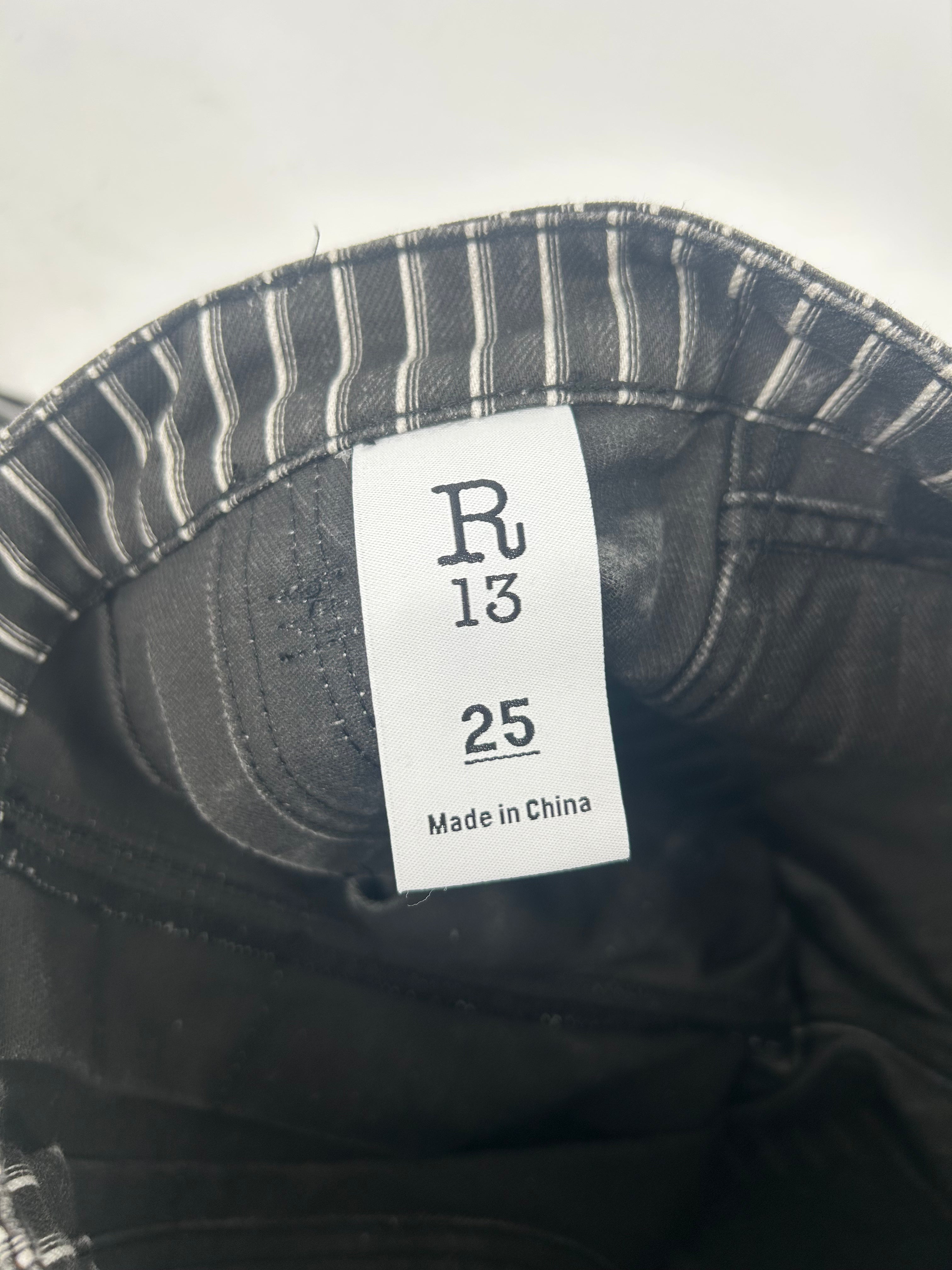 R13/Shorts/25/Stripe/Cotton/BLK/pleated shors view 3