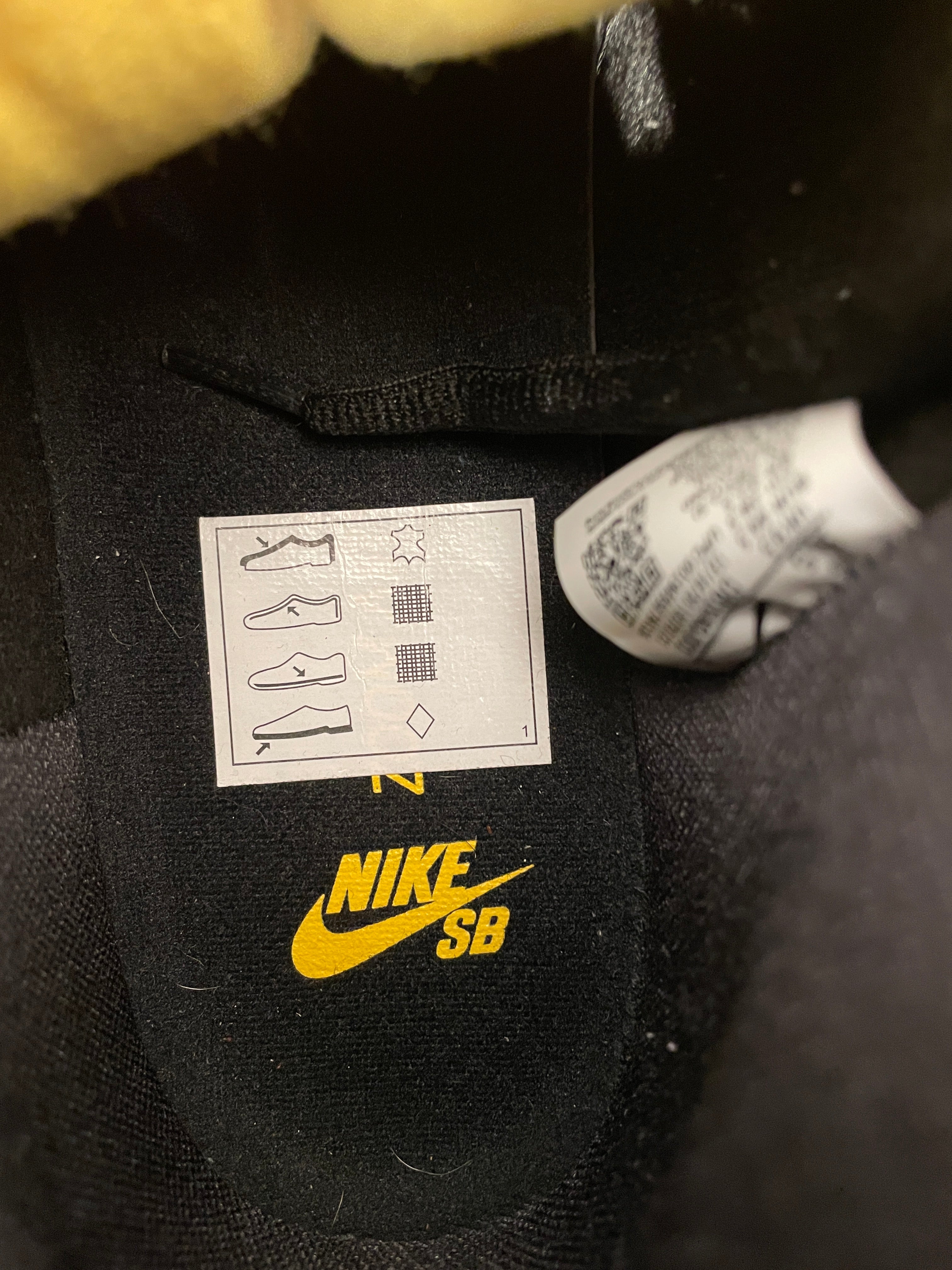 NIKE SB/Hi-Sneakers/US 10.5/Suede/YEL/DB1640-001 view 3