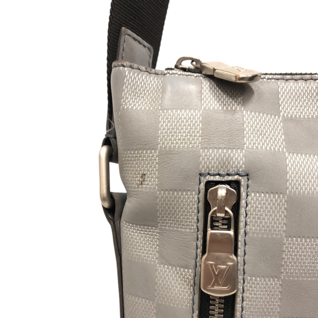 LOUIS VUITTON/Cross Body Bag/All Over Print/Leather/GRY/DAMIER MESSANGER view 3