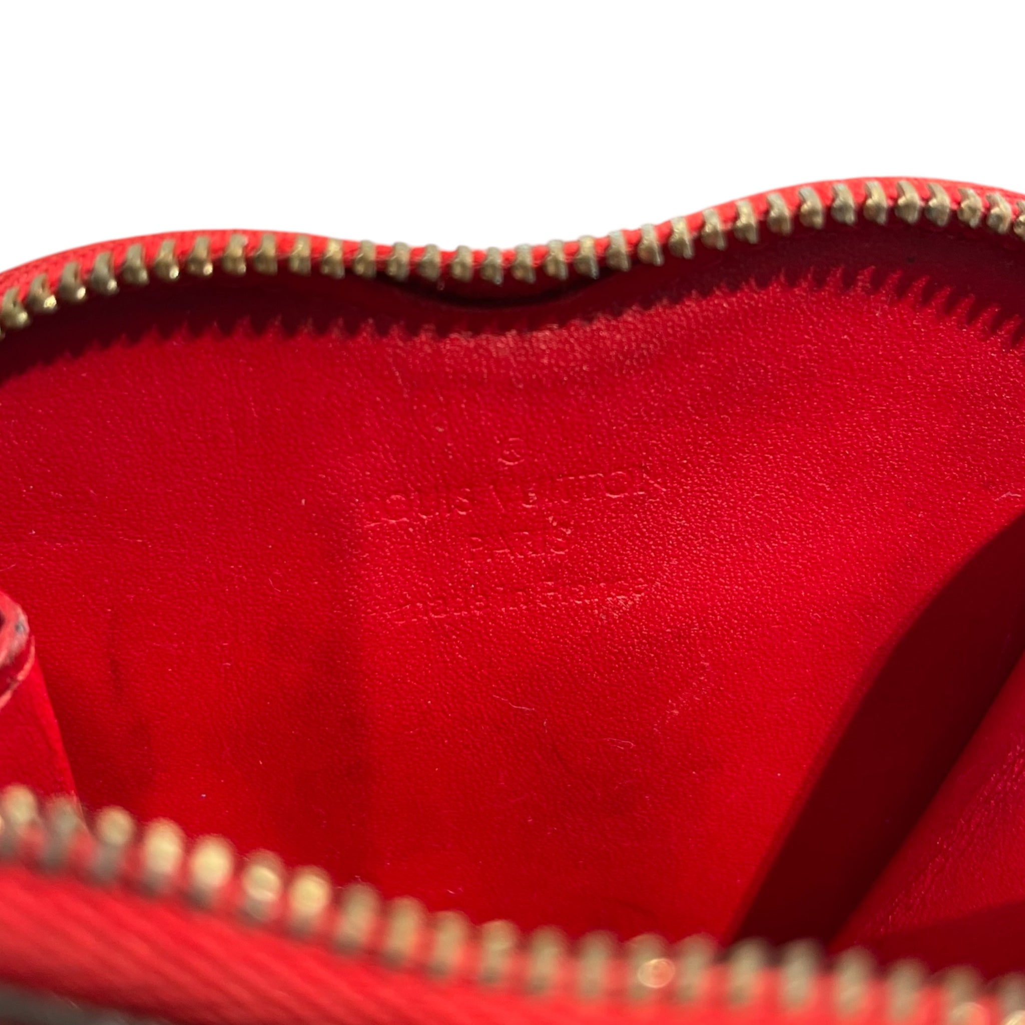 LOUIS VUITTON/Pouch/All Over Print/Faux Leather/RED/patent damour heart coin pouch view 4