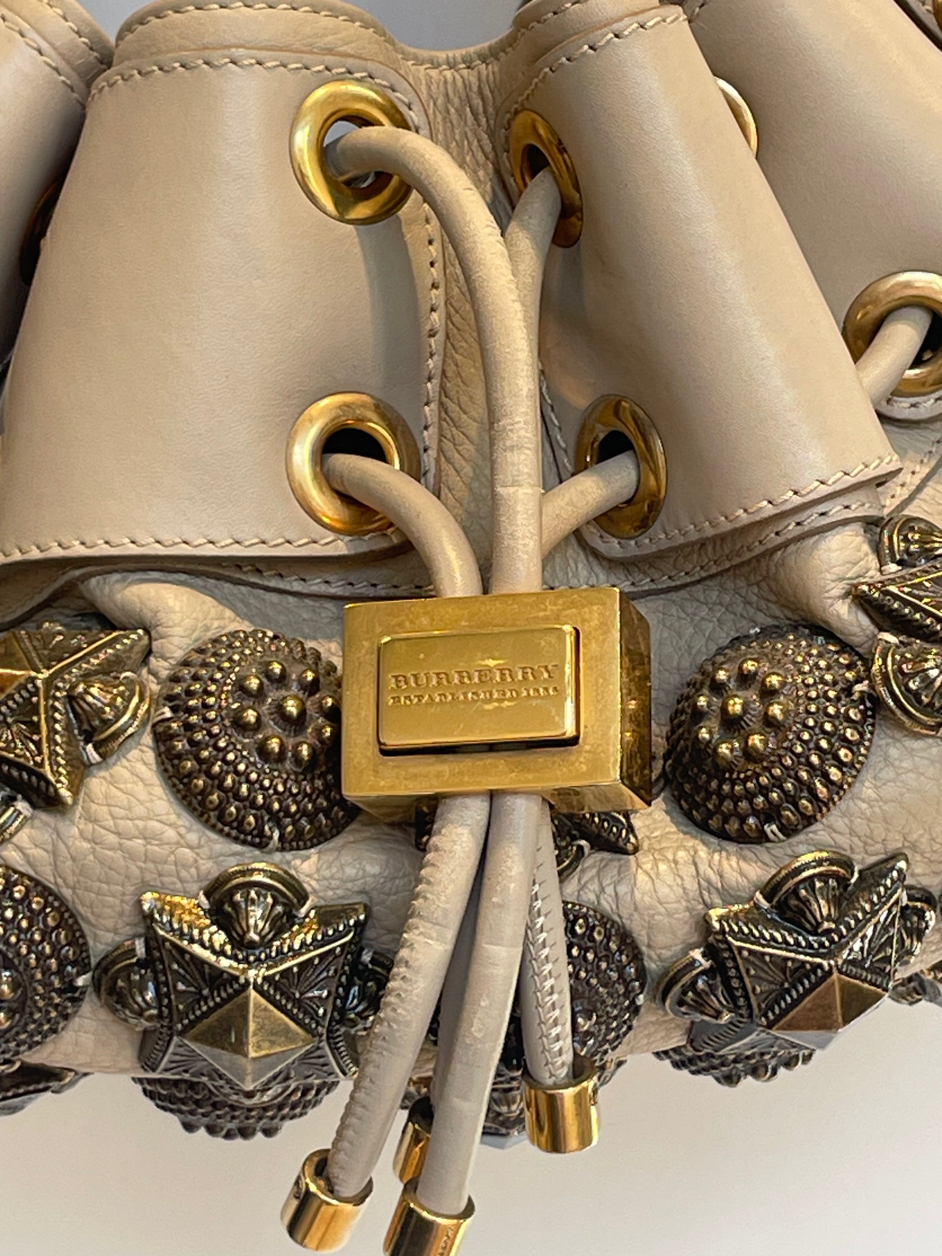 BURBERRY LONDON/Hand Bag/Leather/CRM/medallion warrior/gld details view 10