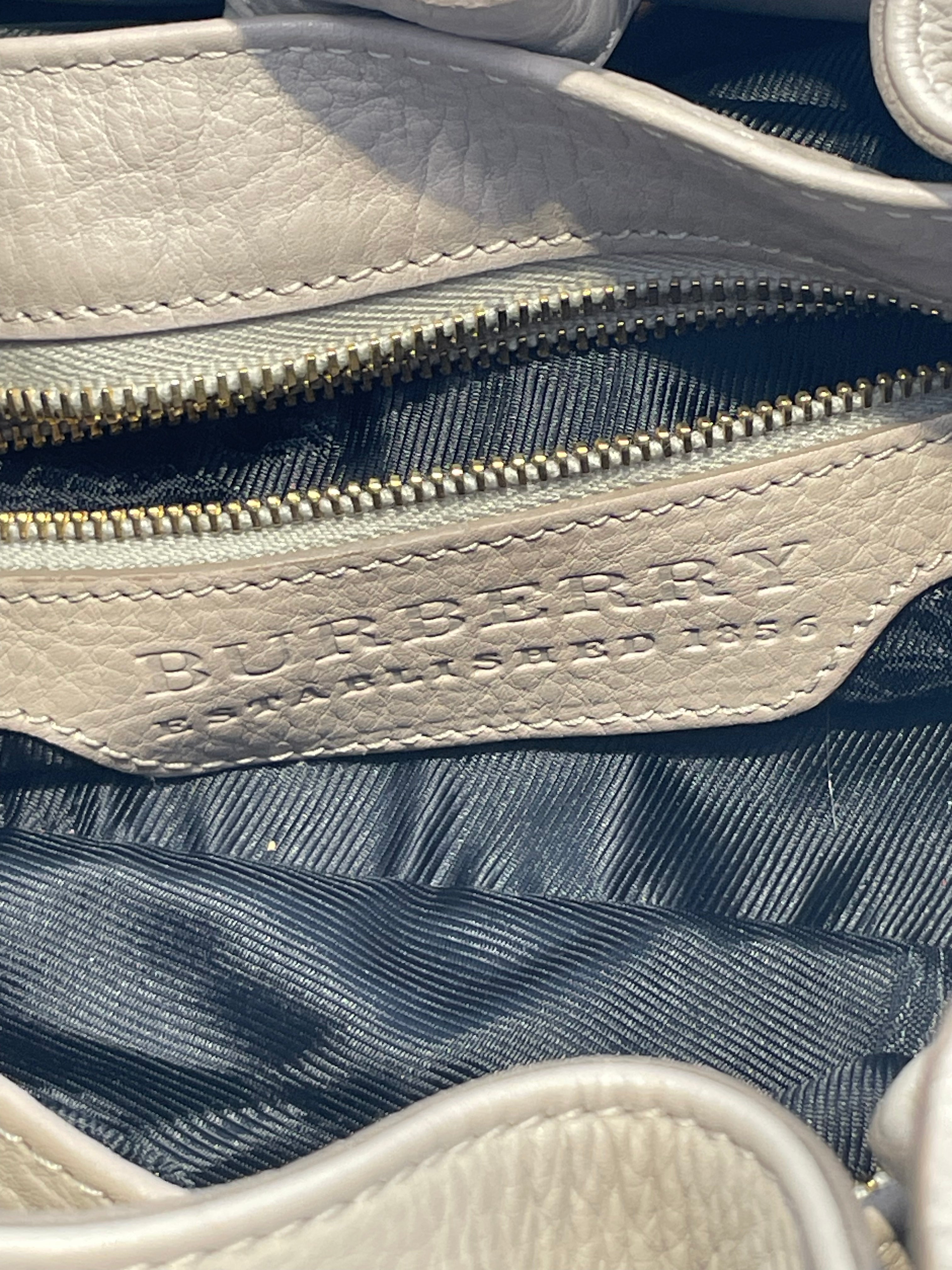BURBERRY LONDON/Hand Bag/Leather/CRM/medallion warrior/gld details view 7