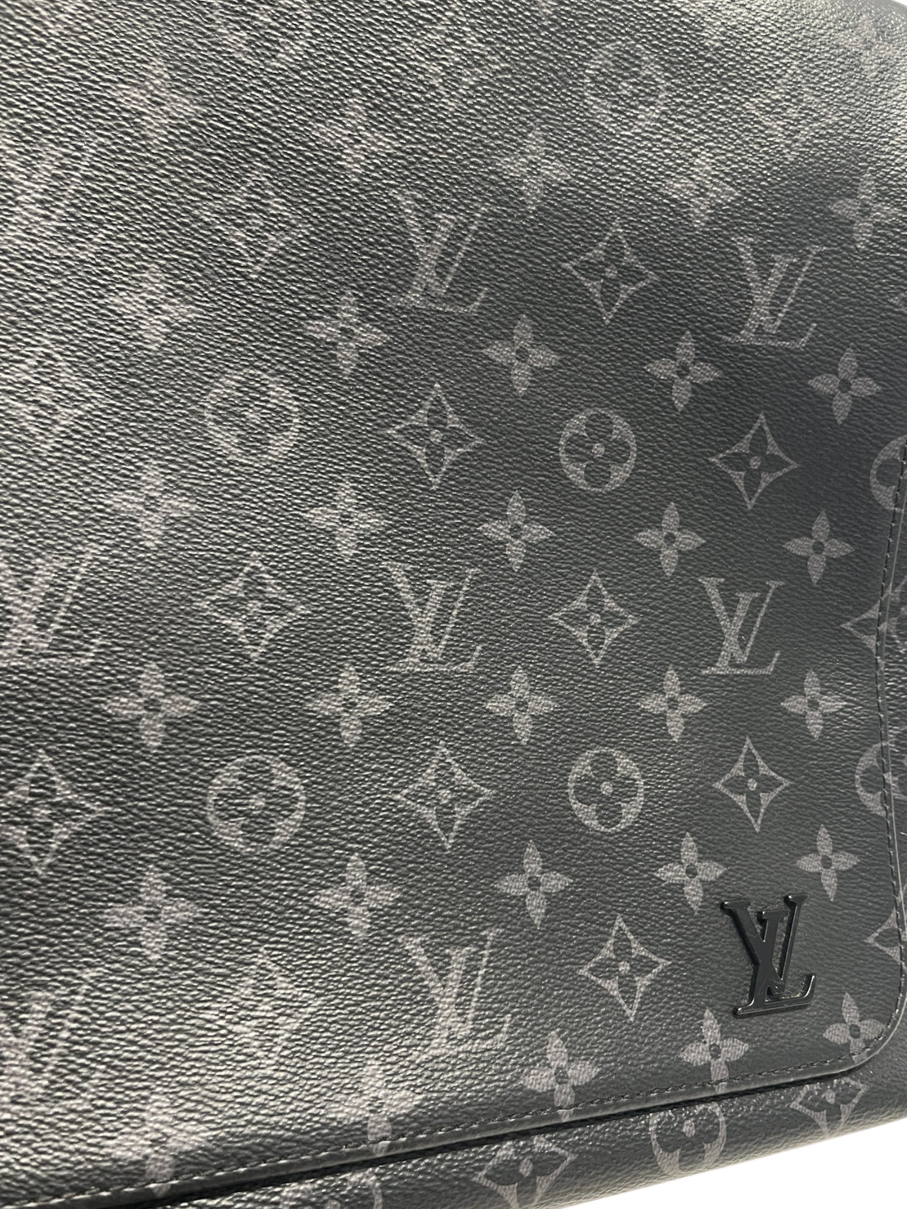 LOUIS VUITTON/Bag/Monogram/Leather/BLK/DISTRICT ECLIPSE MM MESSENGER view 3