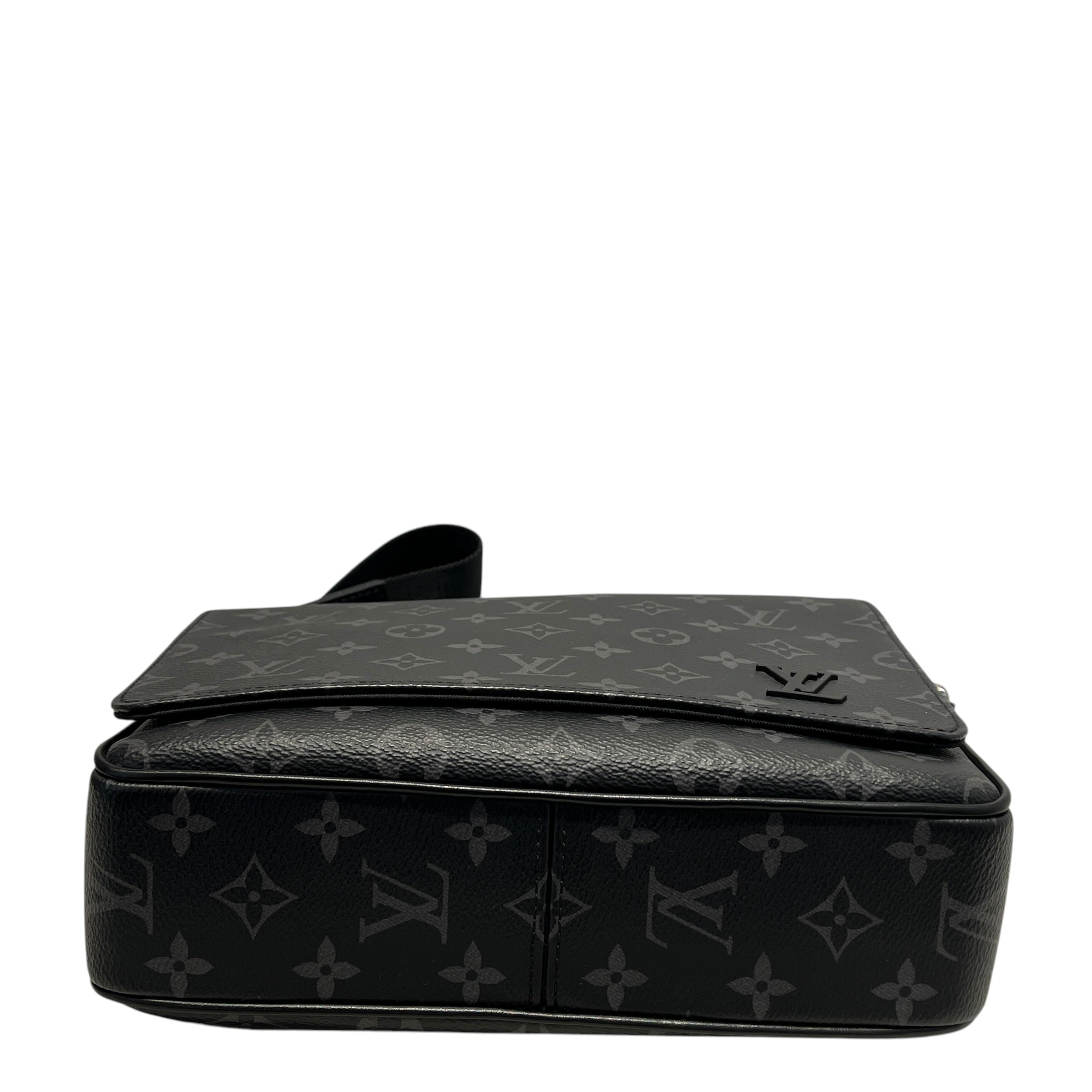 LOUIS VUITTON/Cross Body Bag/Monogram/Leather/BLK/District PM Eclipse Messenger view 3