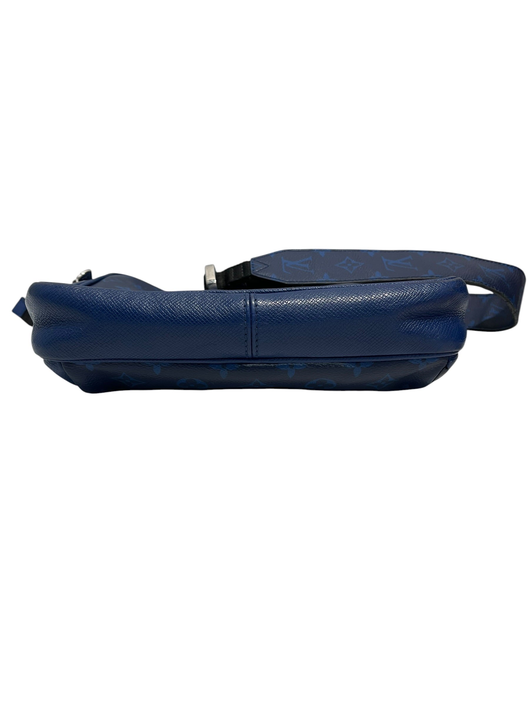 LOUIS VUITTON/Cross Body Bag/Monogram/Leather/BLU/outdoor messenger view 3