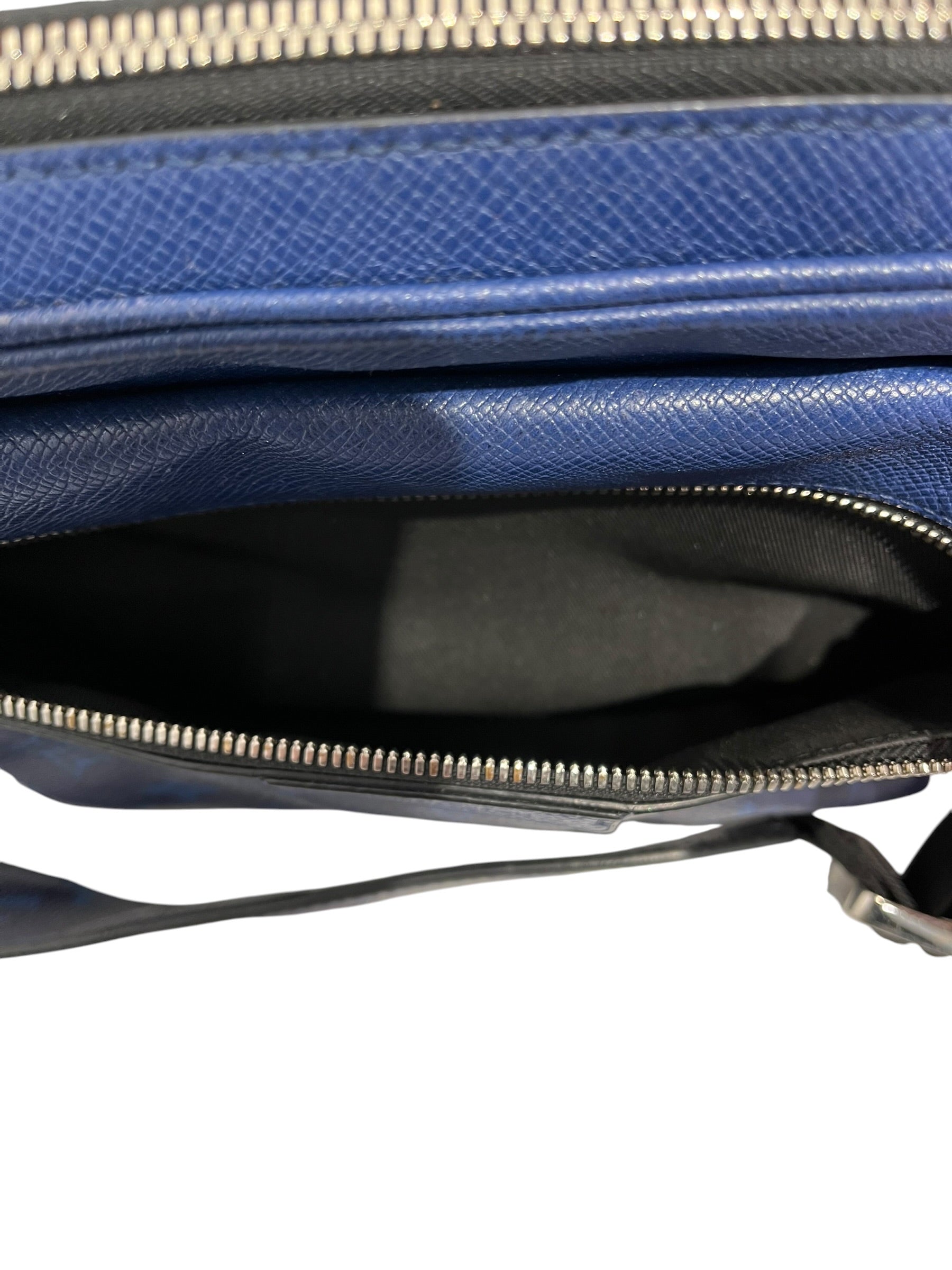 LOUIS VUITTON/Cross Body Bag/Monogram/Leather/BLU/outdoor messenger view 5