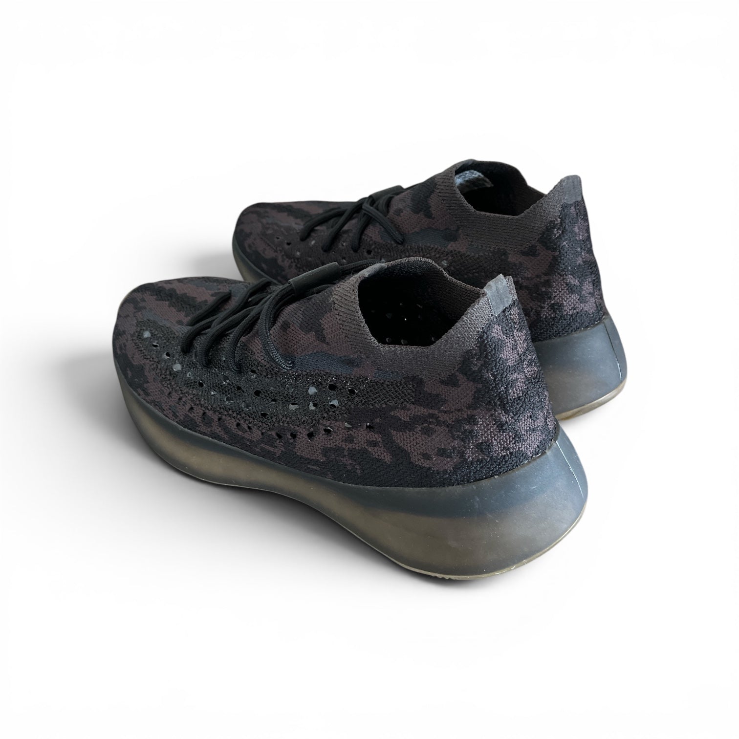 YEEZY/Low-Sneakers/US 8.5/Cotton/BLK/380 onyx yeezy view 2