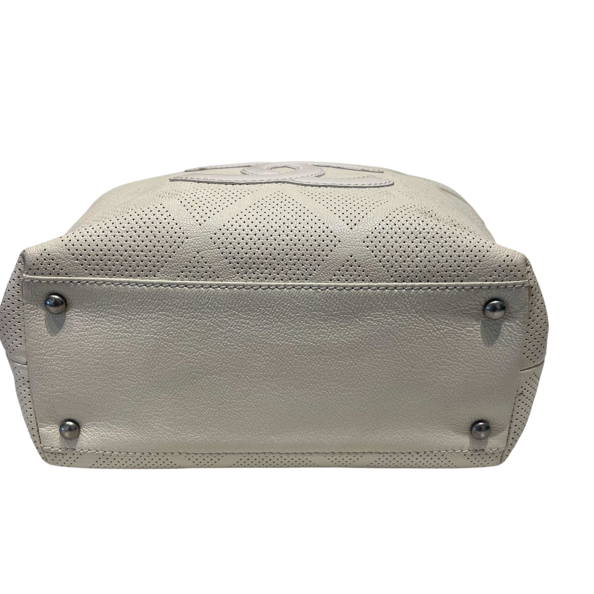 CHANEL/Tote Bag/Leather/WHT/Perforaled CC Tote view 3