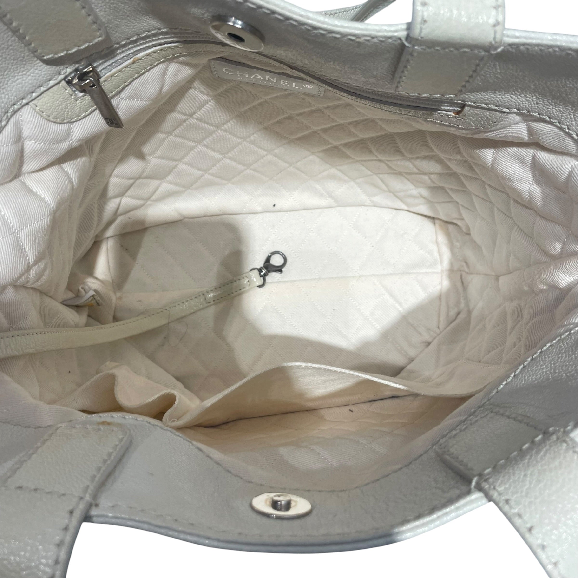 CHANEL/Tote Bag/Leather/WHT/Perforaled CC Tote view 4