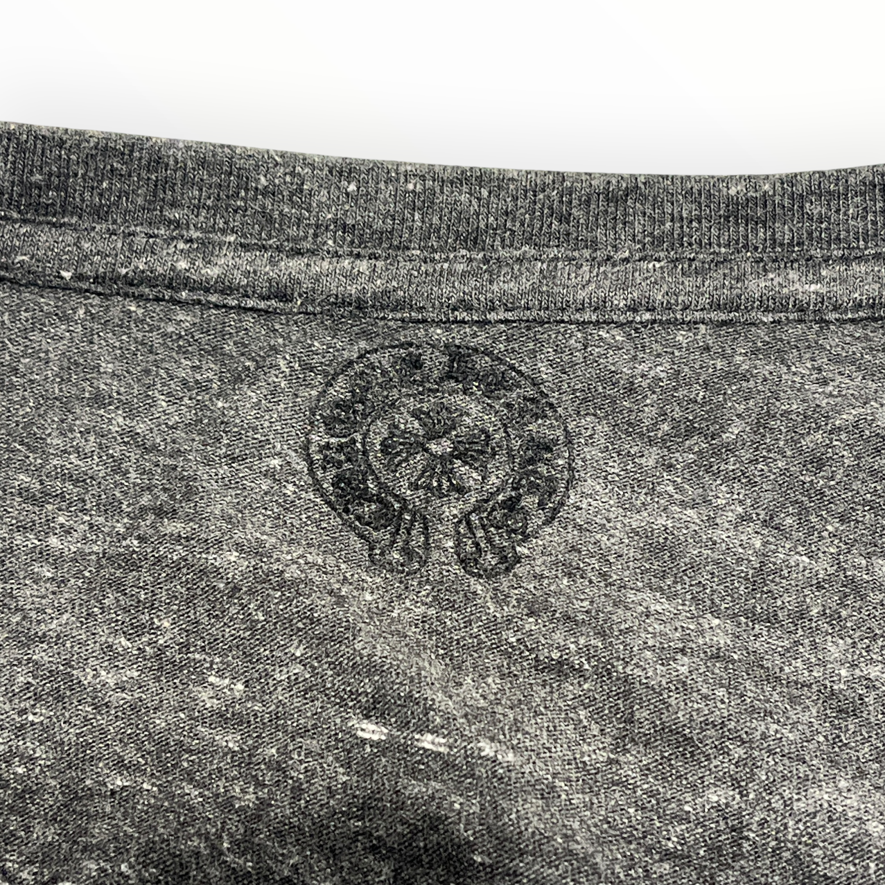 CHROME HEARTS/T-Shirt/XS/Cotton/GRY/CROSS SPINE V-NECK FADE view 3