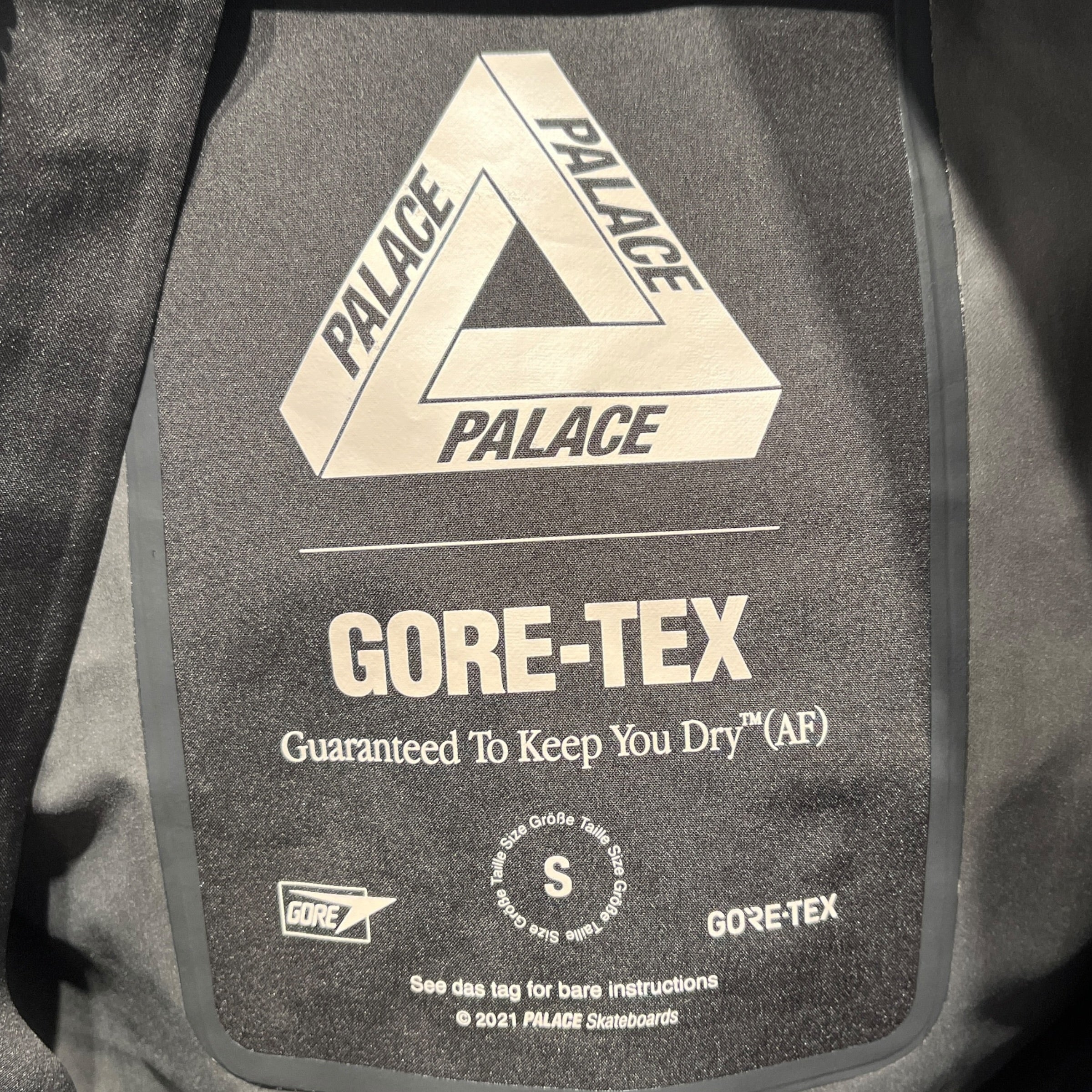 PALACE/GORE-TEX/Windbreaker/S/Nylon/BLK/CHEST POCKET/CAP ON HOOD view 3