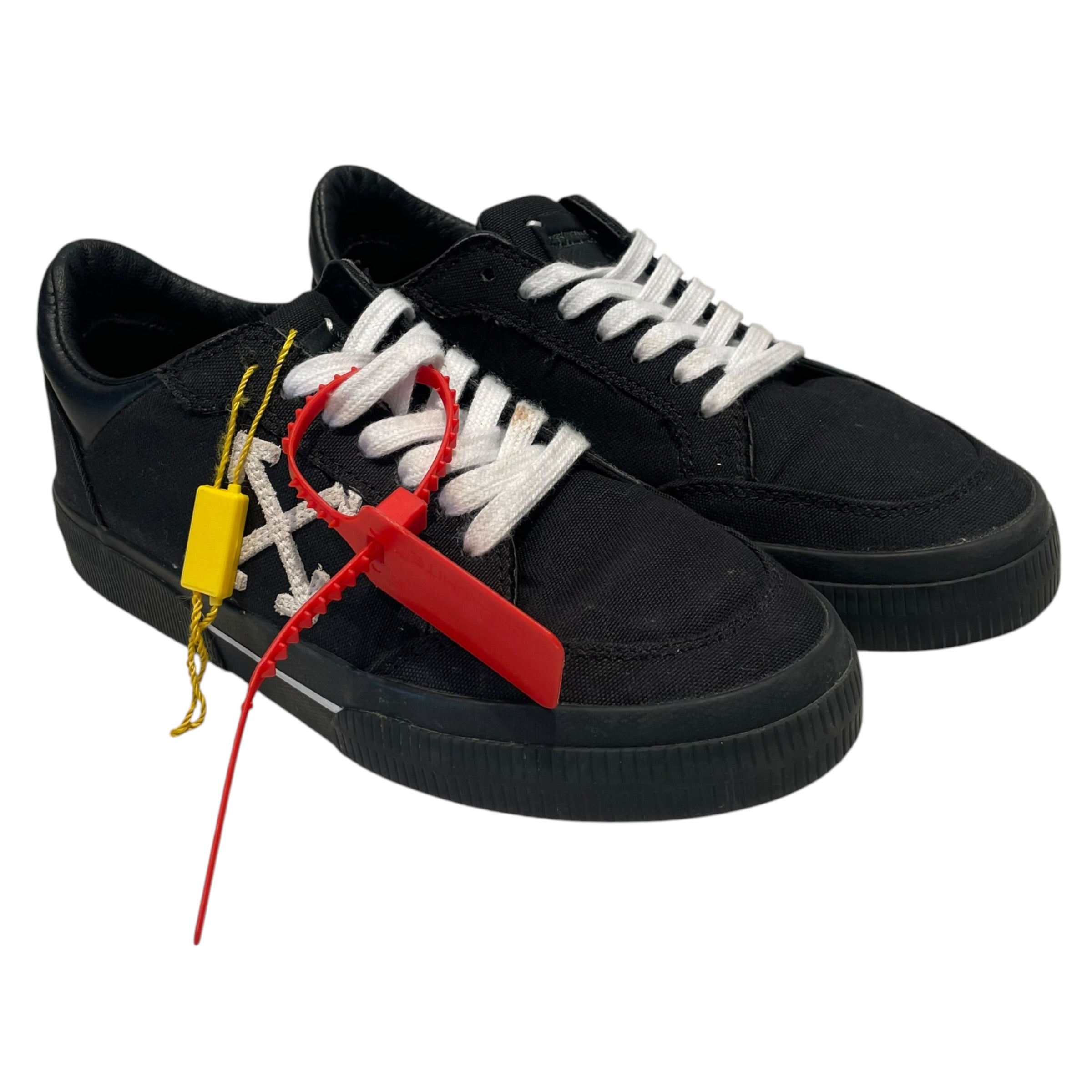 OFF-WHITE/Low-Sneakers/US 8/BLK/Vulcanzied Arrow view 1