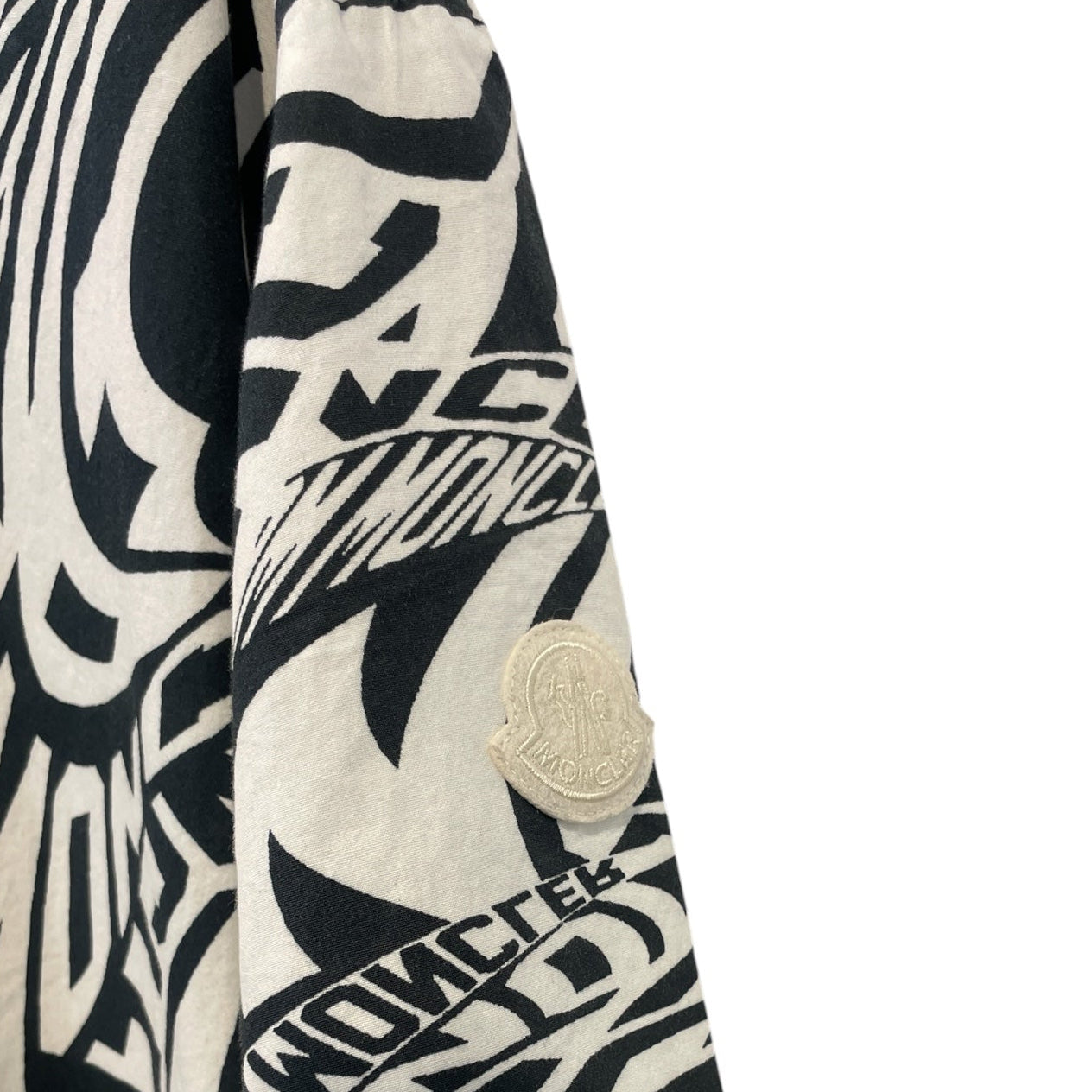 MONCLER/SS Shirt/S/Cotton/BLU/All Over Print/Cream logo patch on arm view 3