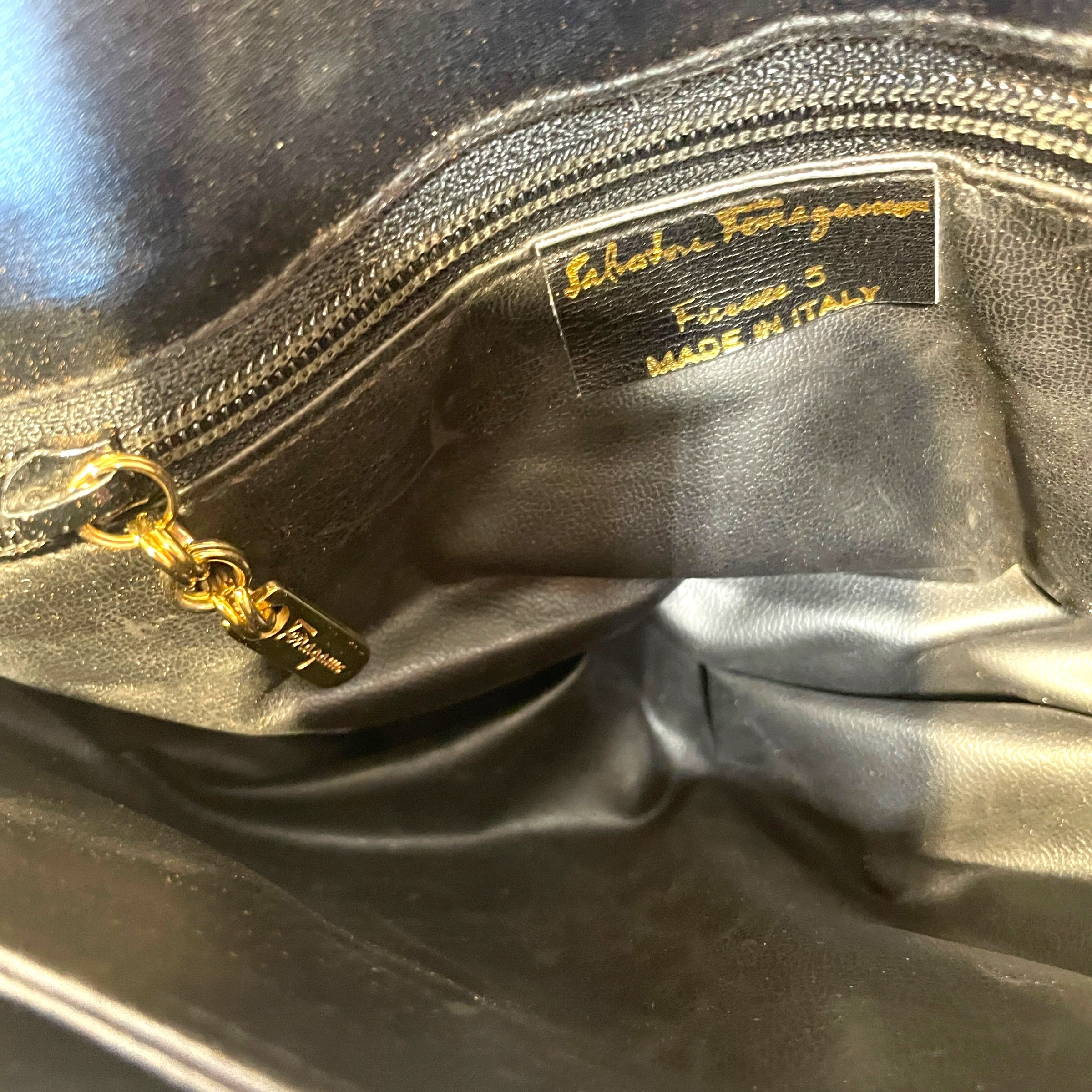 Salvatore Ferragamo/Cross Body Bag/Leather/BLK/Feragamo Crossbody view 6