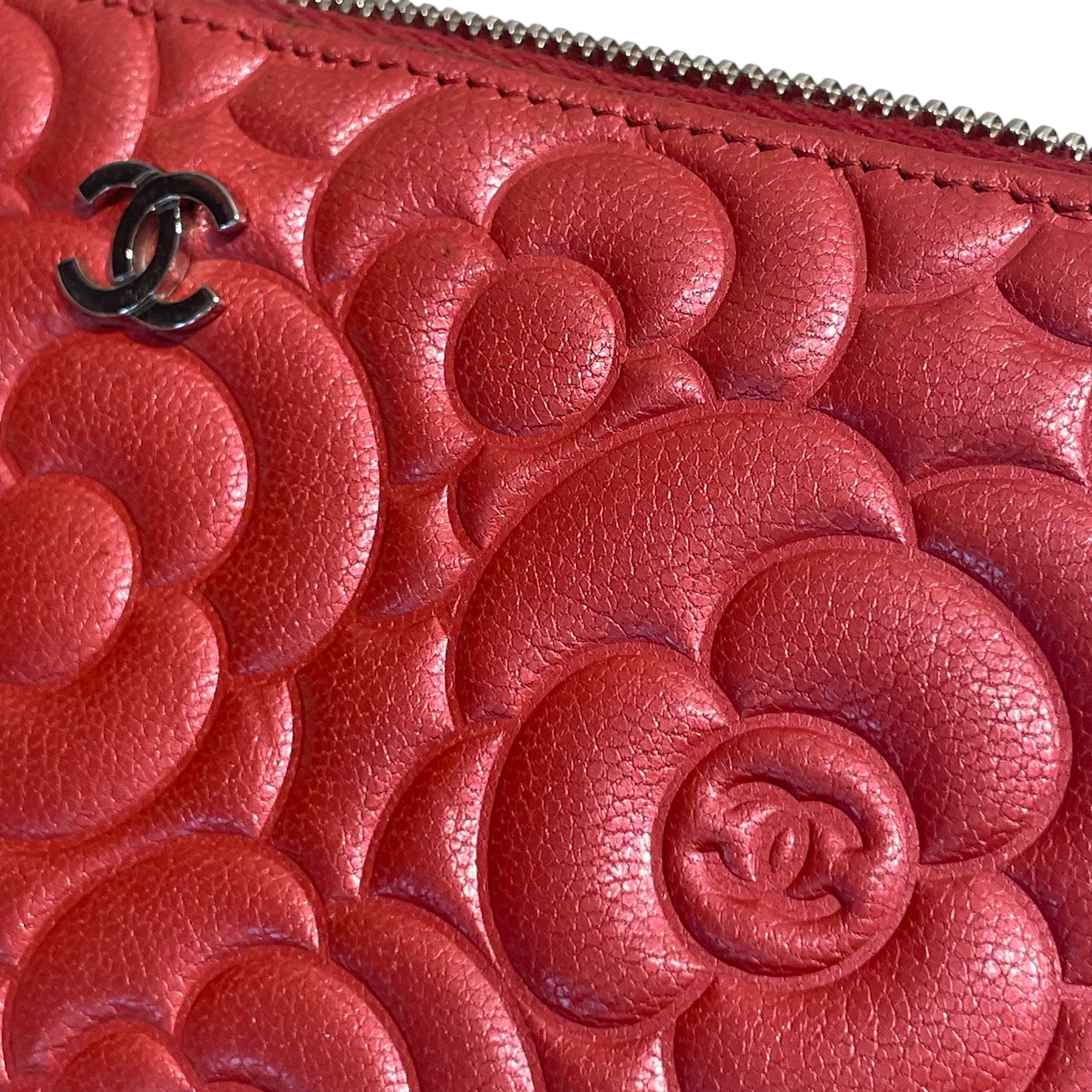 CHANEL/Wallet/Leather/PNK/Camellia Embossed Zip Wallet view 3