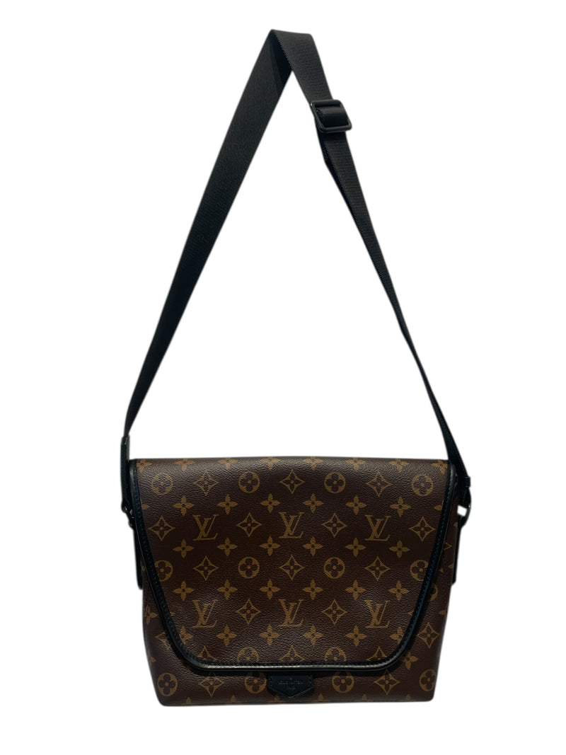 LOUIS VUITTON/Cross Body Bag/Monogram/BRW/MACASSAR