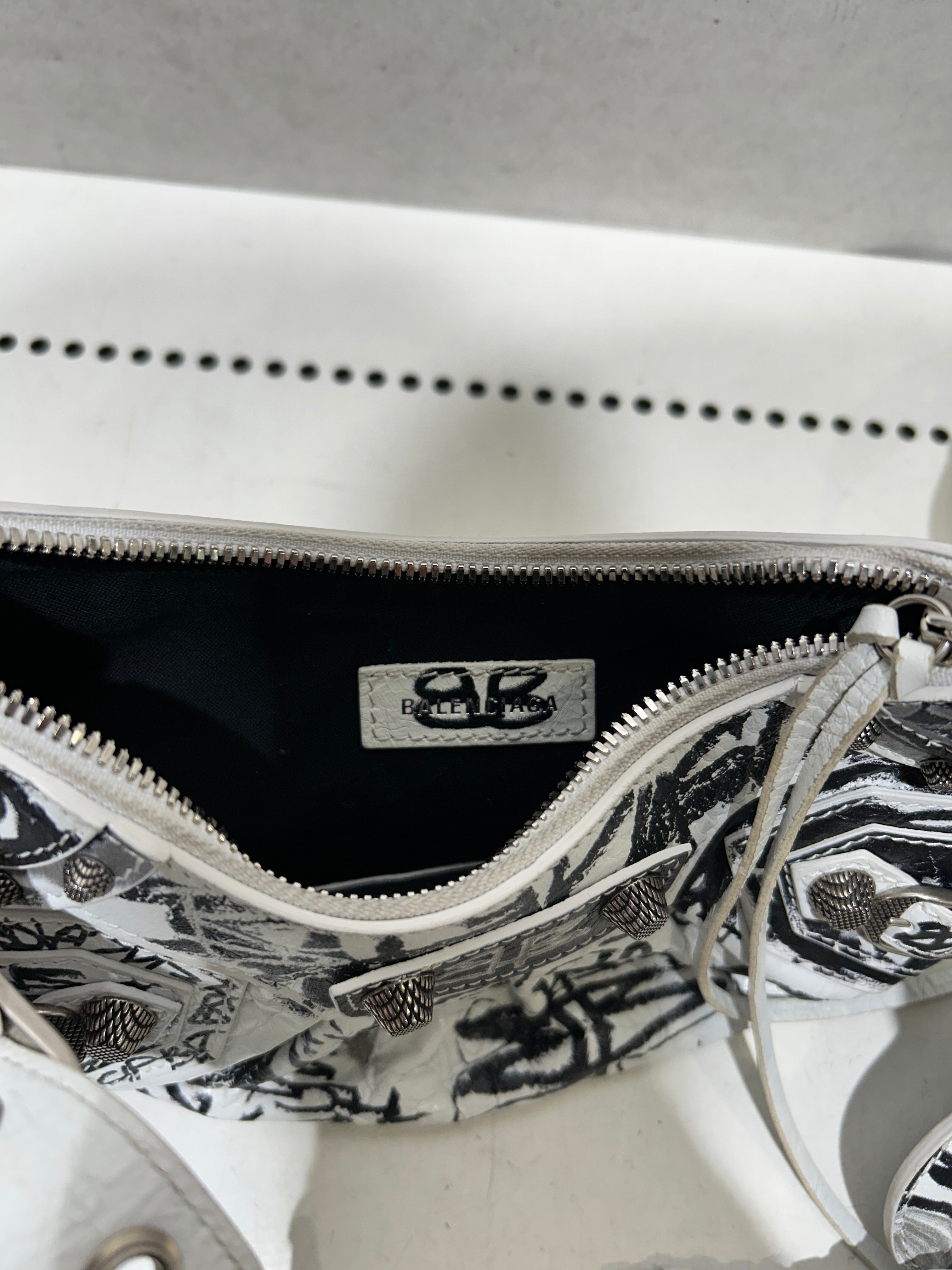 BALENCIAGA/Hand Bag/Leather/WHT/GRAFFITI CAGOLE view 3